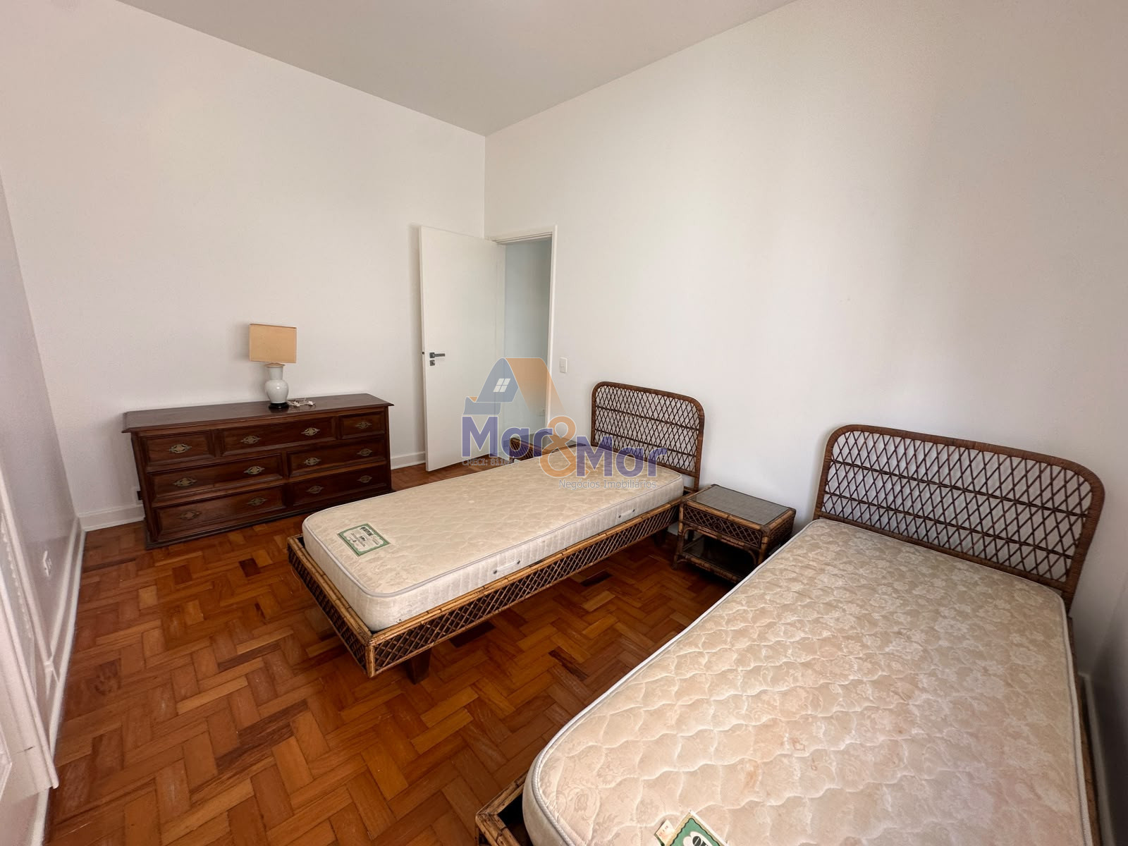 Apartamento Frente ao Mar nas Pitangueiras, Guarujá - SP