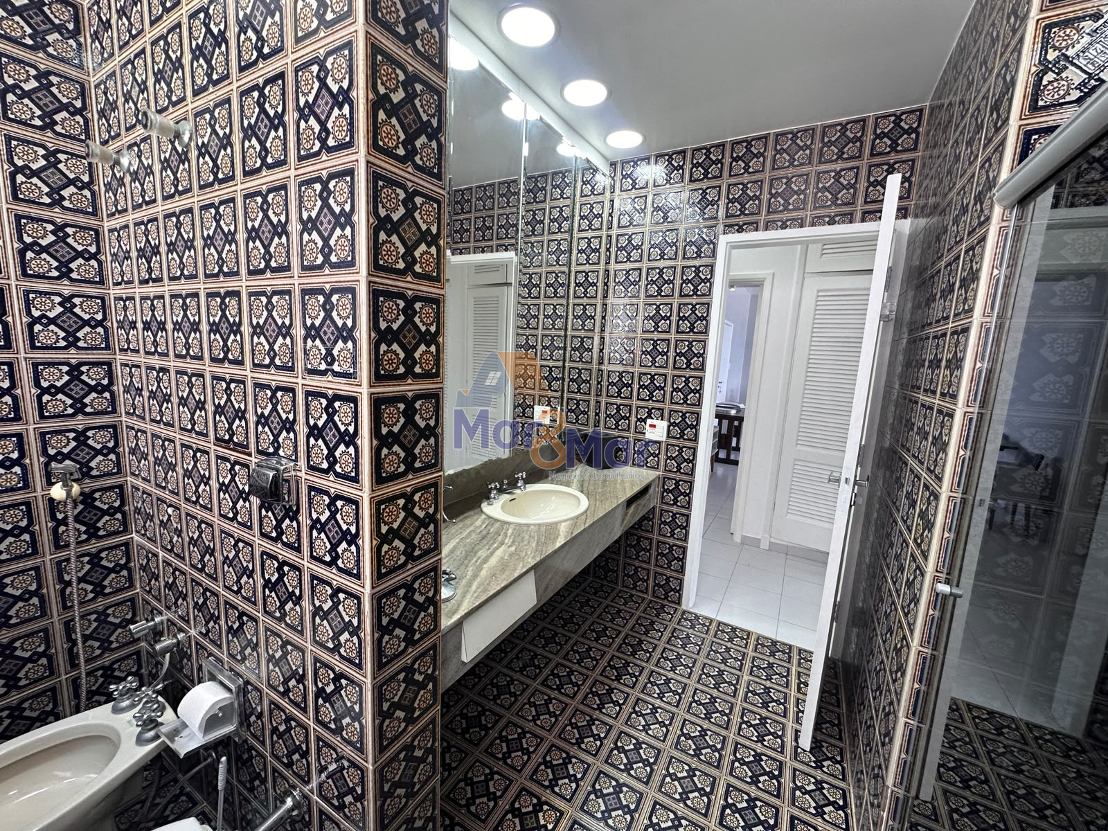Apartamento Frente ao Mar nas Pitangueiras, Guarujá - SP