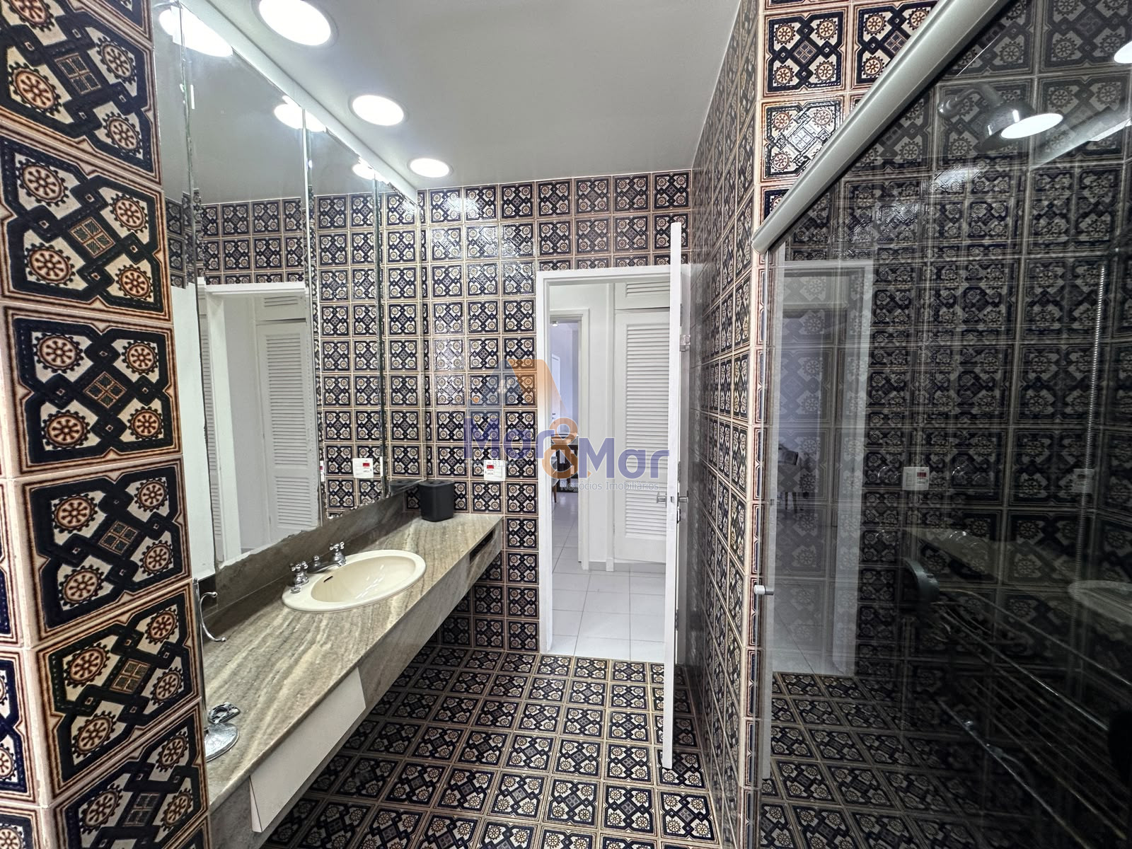 Apartamento Frente ao Mar nas Pitangueiras, Guarujá - SP