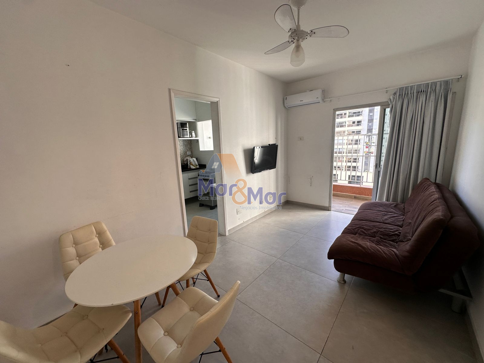 Apartamento na Praia das Pitangueiras, Guarujá - SP