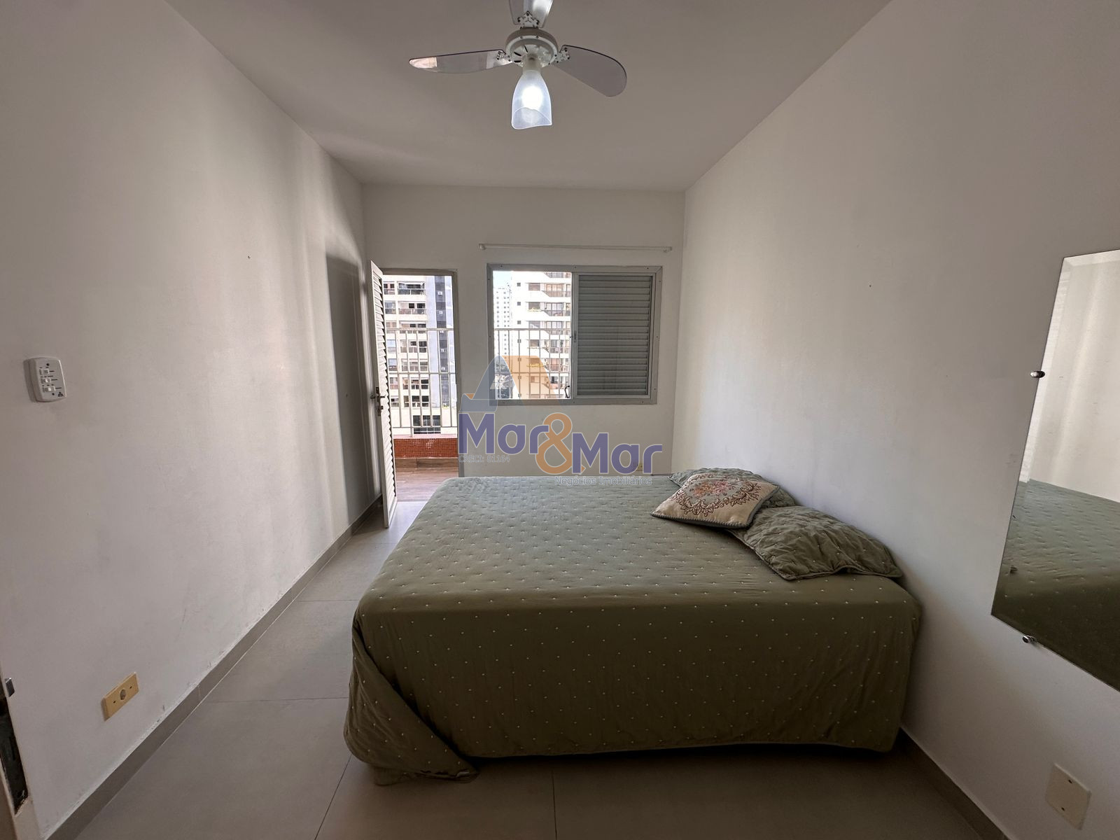Apartamento na Praia das Pitangueiras, Guarujá - SP
