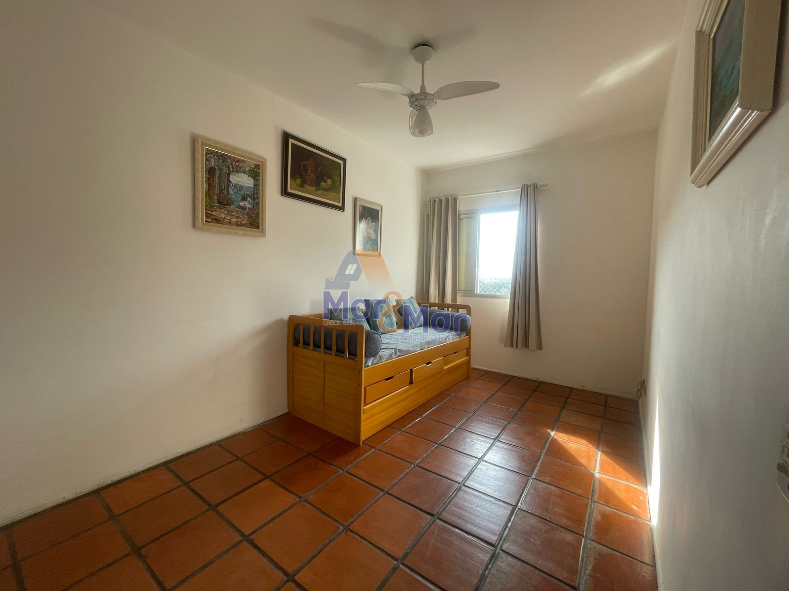 Apartamento na Praia das Pitangueiras, Guarujá - SP