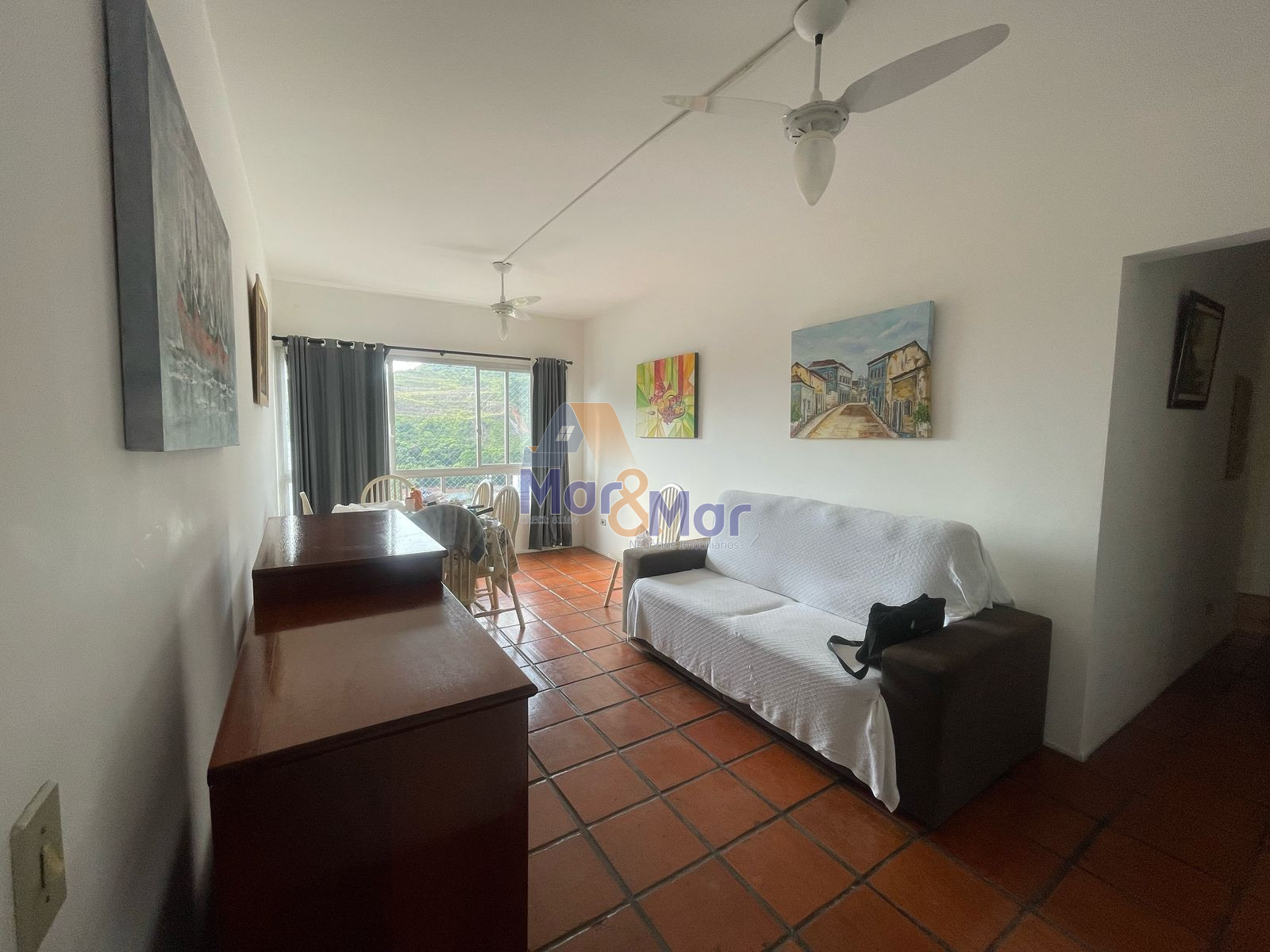 Apartamento na Praia das Pitangueiras, Guarujá - SP