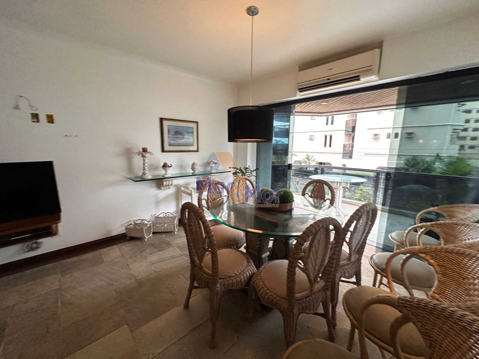 Apartamento na Praia da Enseada, Guarujá - SP