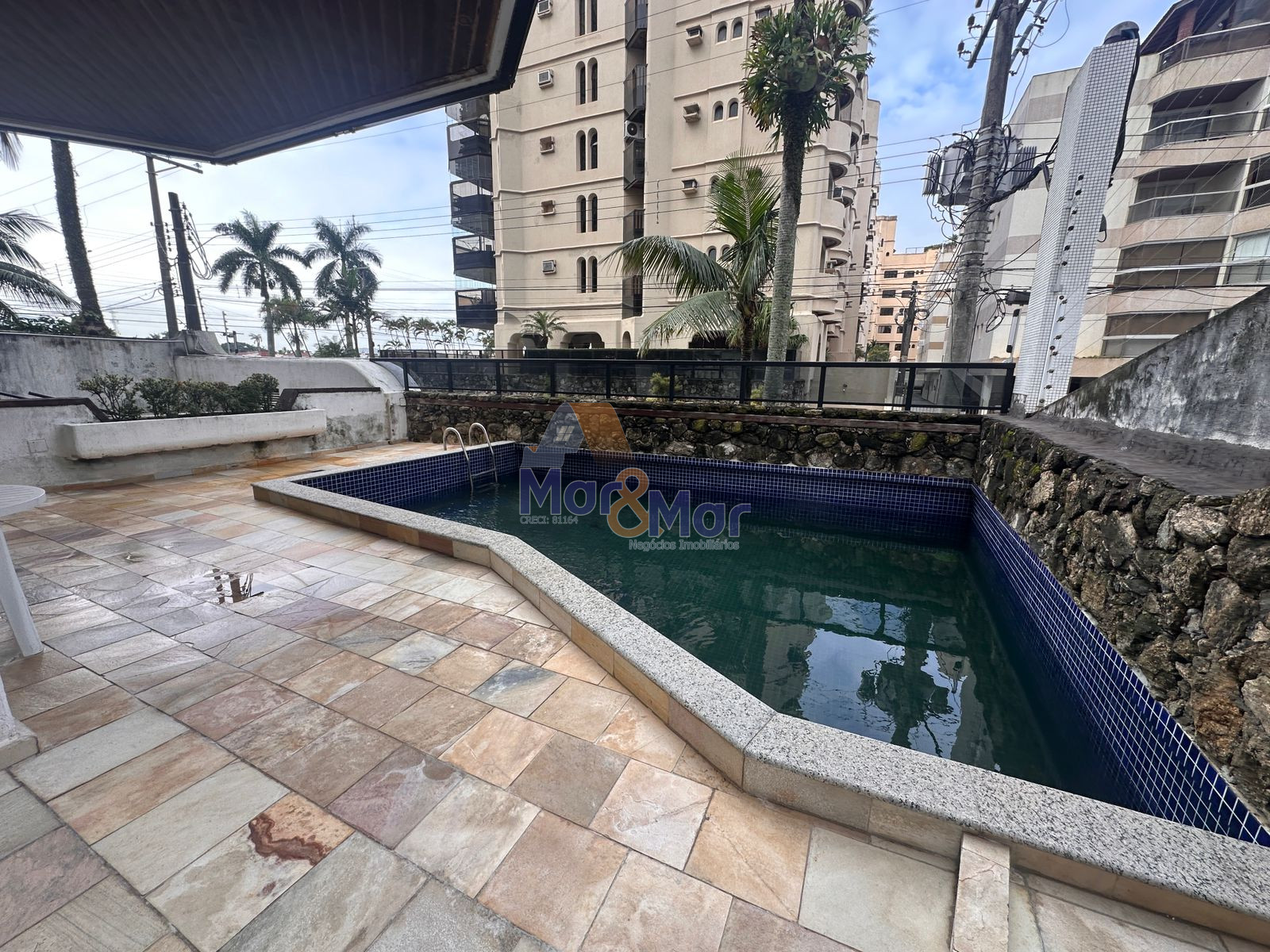 Apartamento na Praia da Enseada, Guarujá - SP