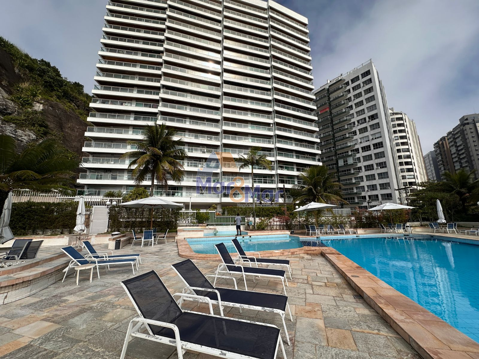 Apartamento Frente ao Mar nas Pitangueiras, Guarujá - SP