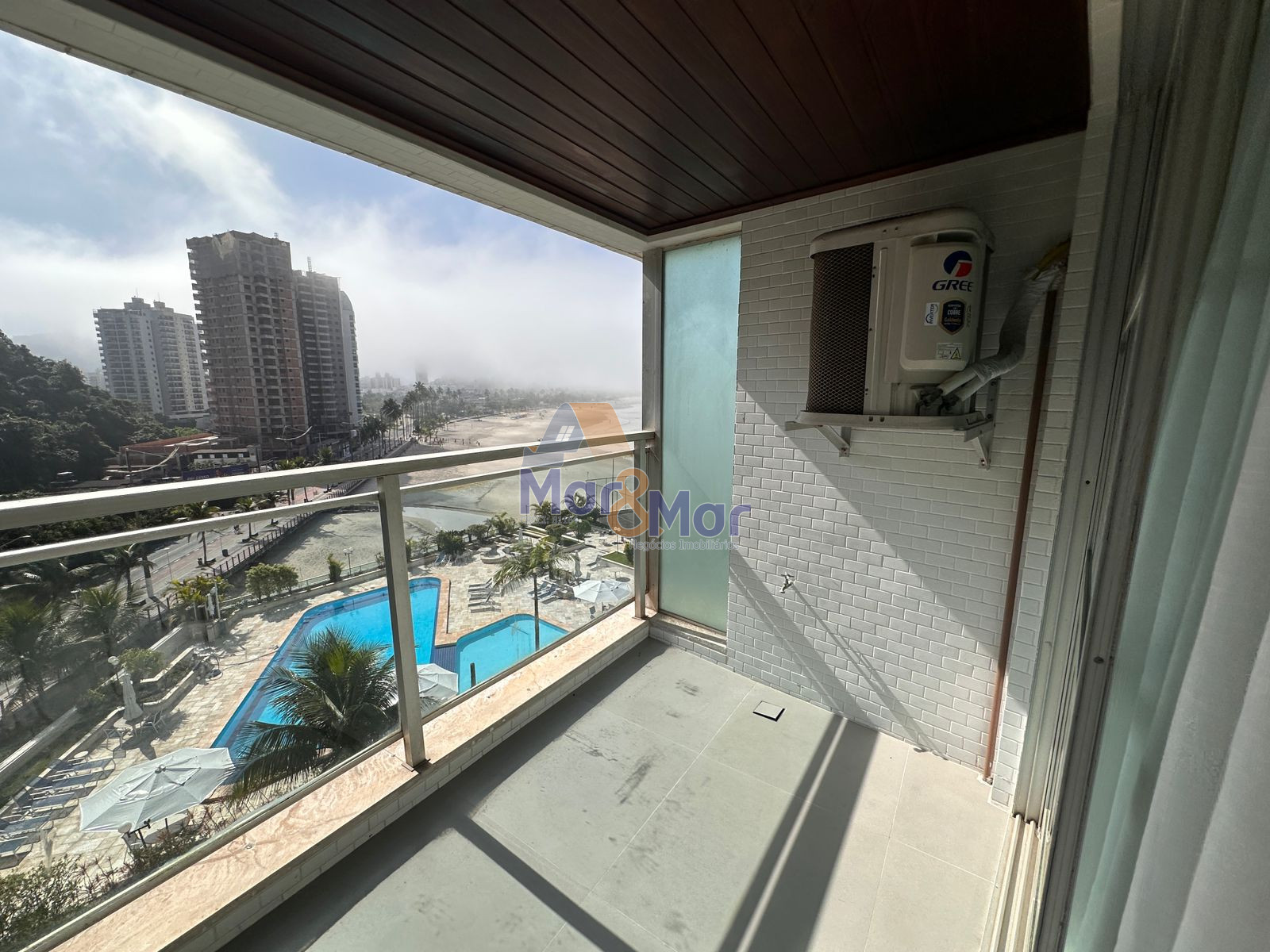 Apartamento Frente ao Mar nas Pitangueiras, Guarujá - SP