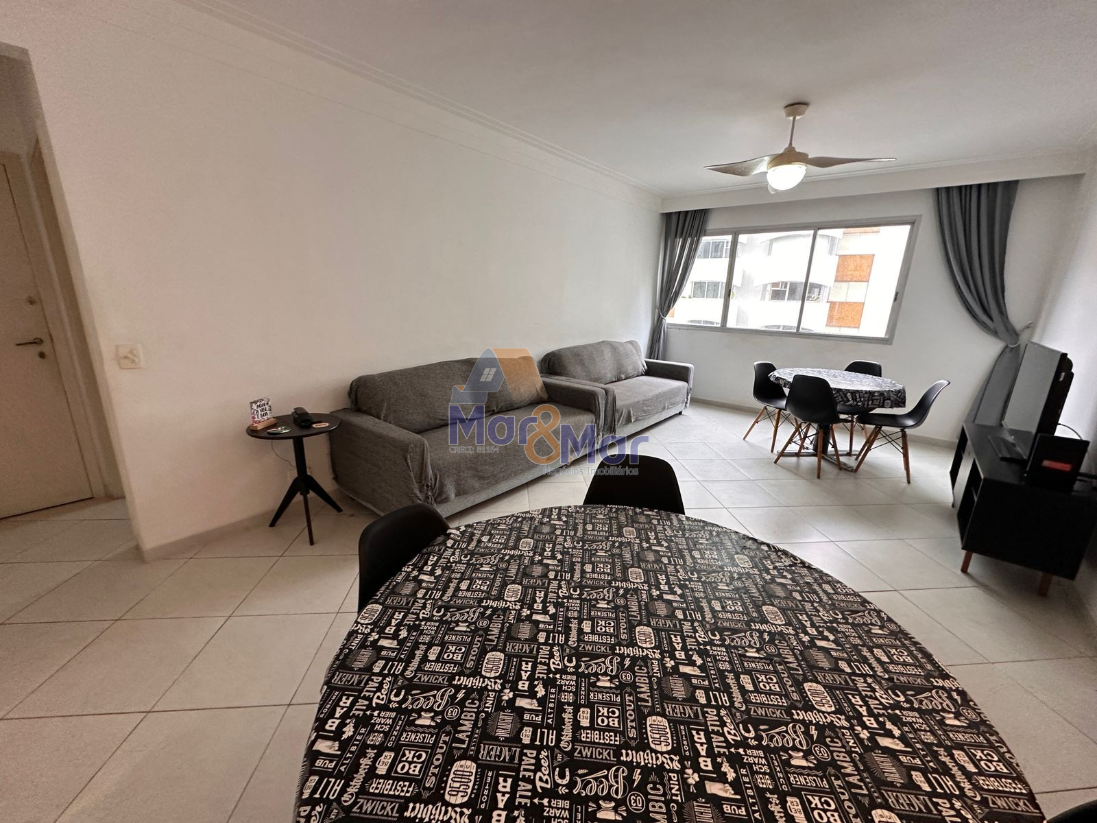 Apartamento na Praia das Pitangueiras, Guarujá - SP