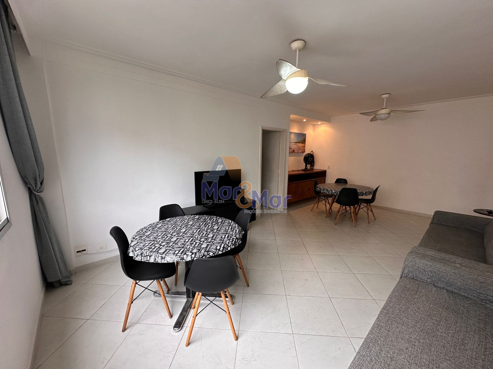 Apartamento na Praia das Pitangueiras, Guarujá - SP