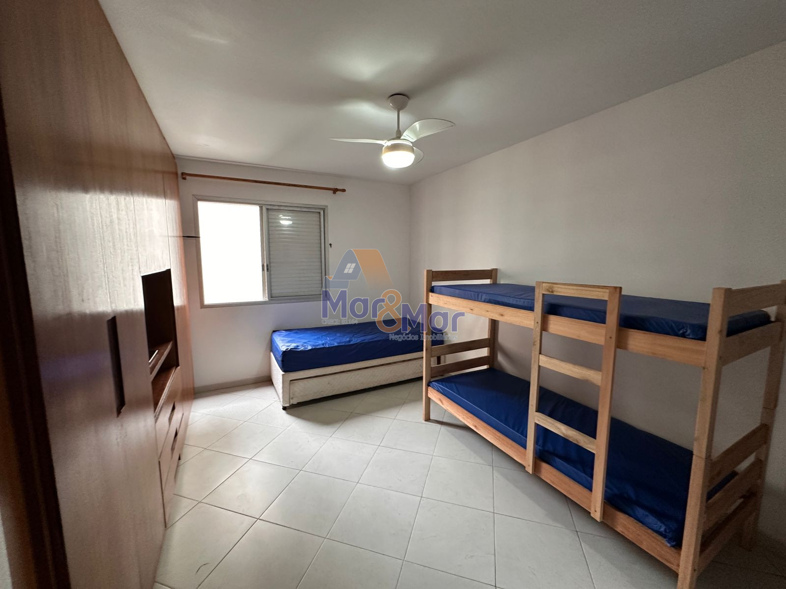 Apartamento na Praia das Pitangueiras, Guarujá - SP