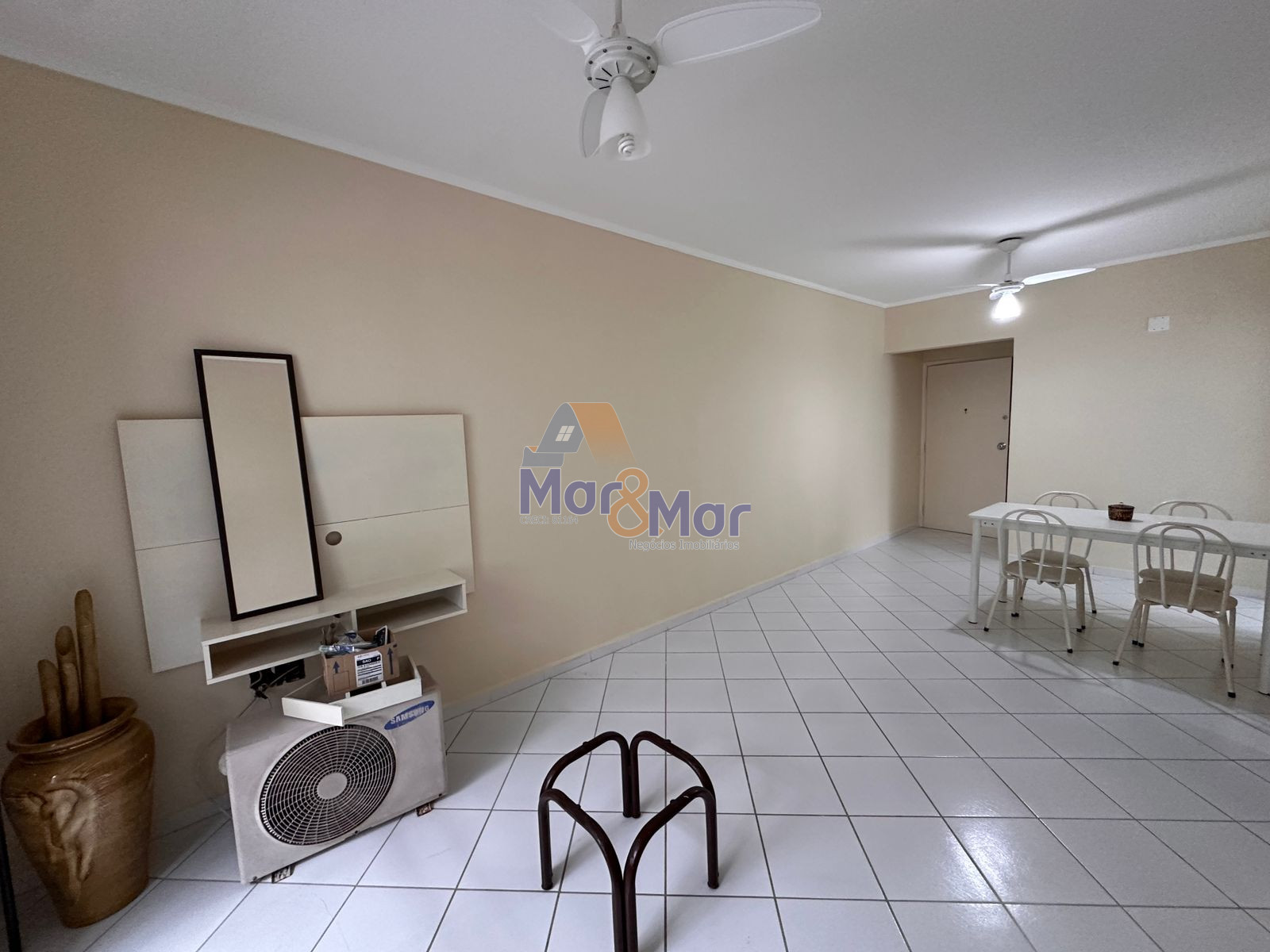 Apartamento na Praia das Pitangueiras, Guarujá - SP