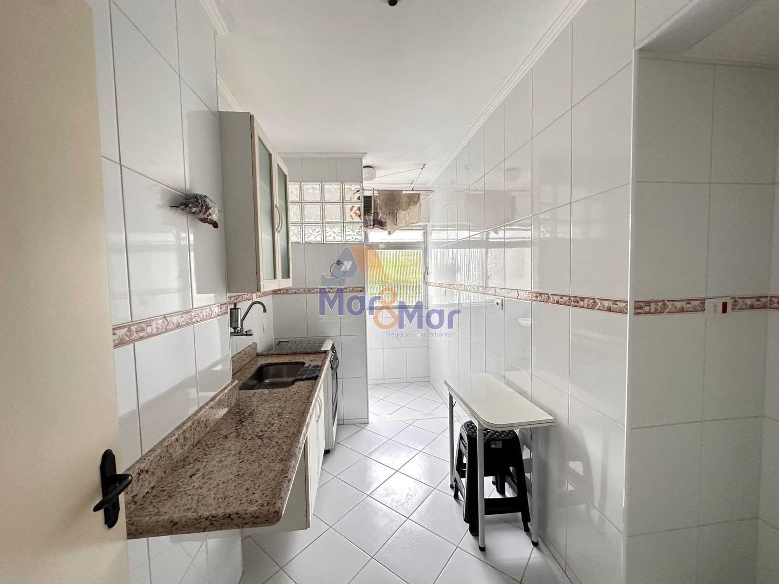Apartamento na Praia das Pitangueiras, Guarujá - SP