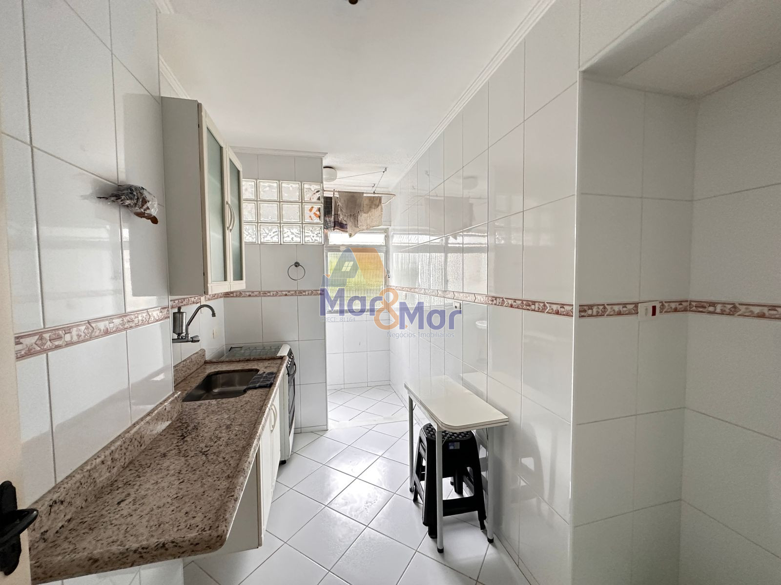 Apartamento na Praia das Pitangueiras, Guarujá - SP