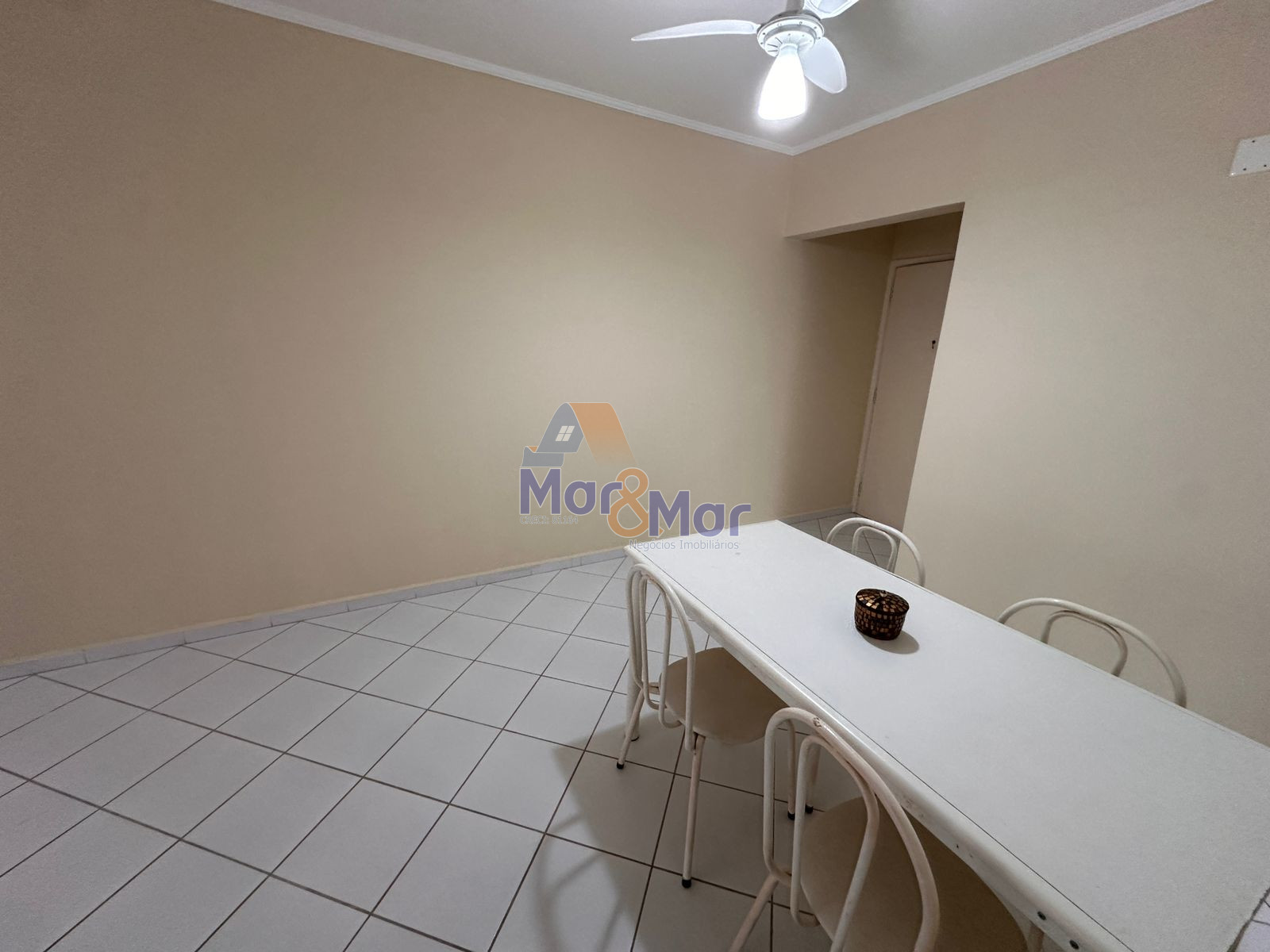 Apartamento na Praia das Pitangueiras, Guarujá - SP