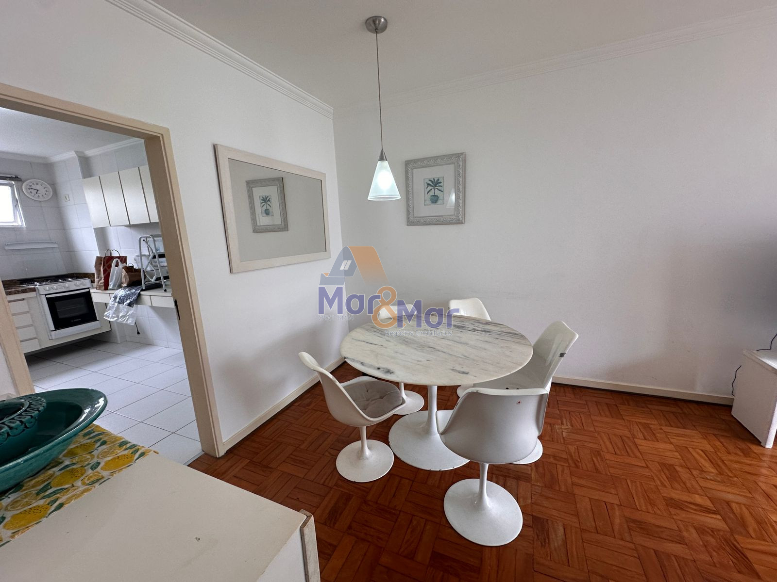 Apartamento na Praia das Pitangueiras, Guarujá - SP