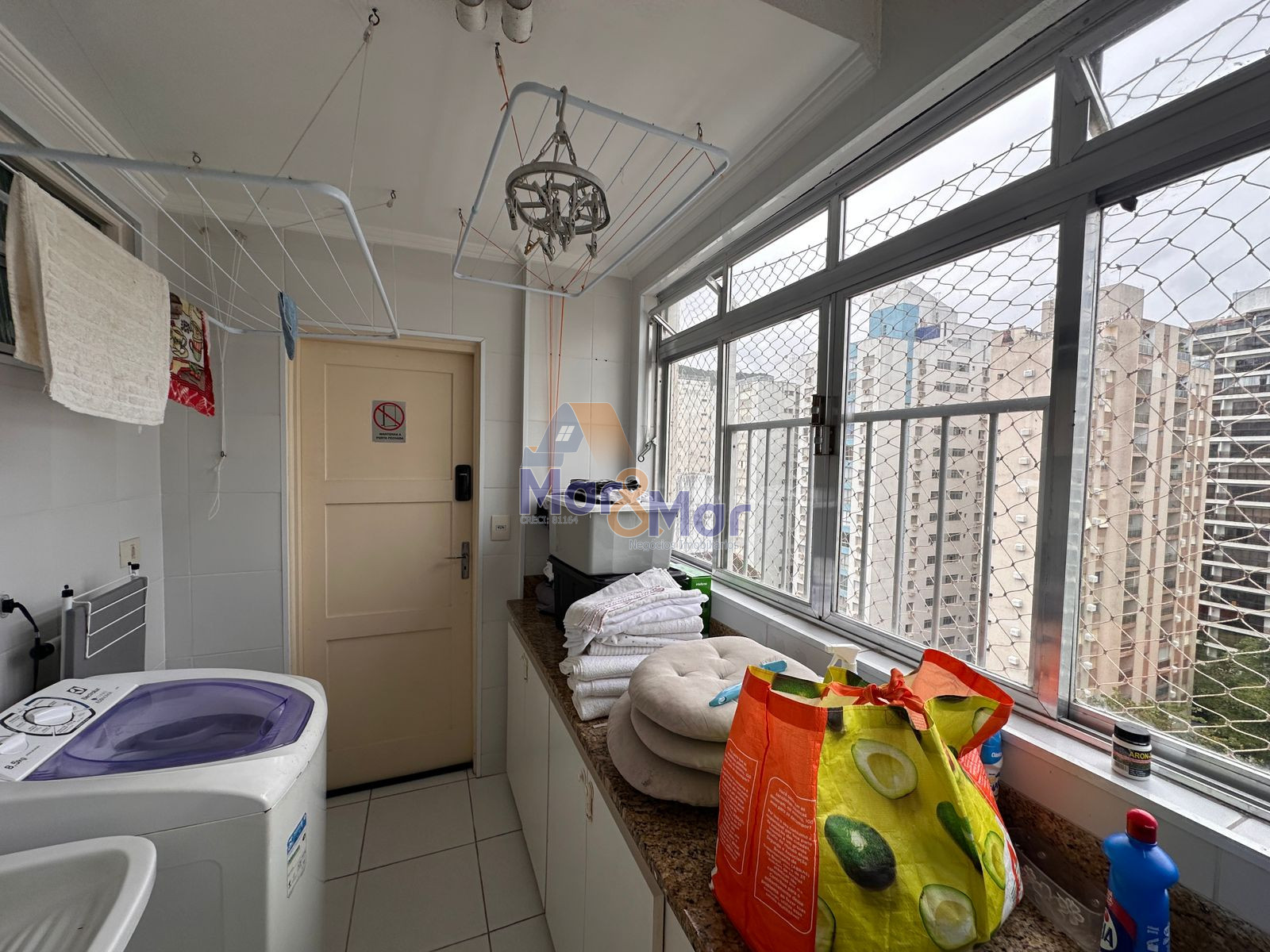 Apartamento na Praia das Pitangueiras, Guarujá - SP