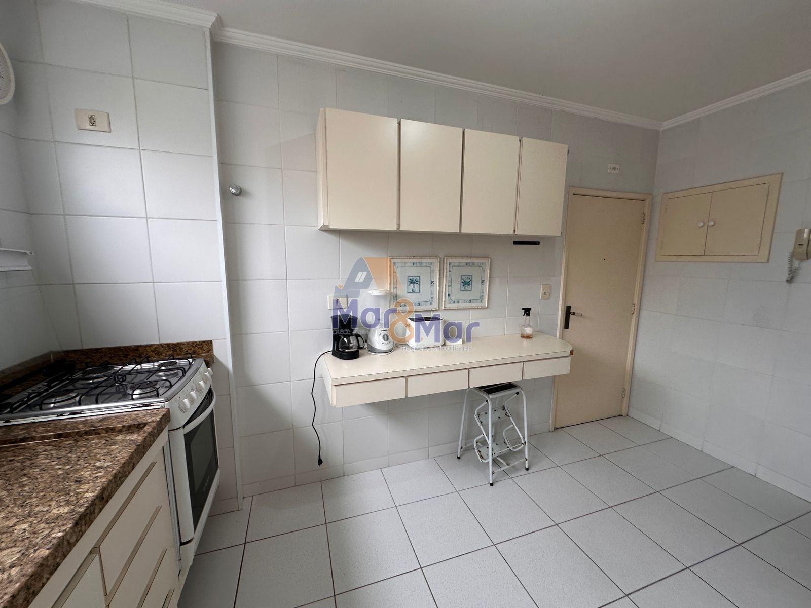 Apartamento na Praia das Pitangueiras, Guarujá - SP