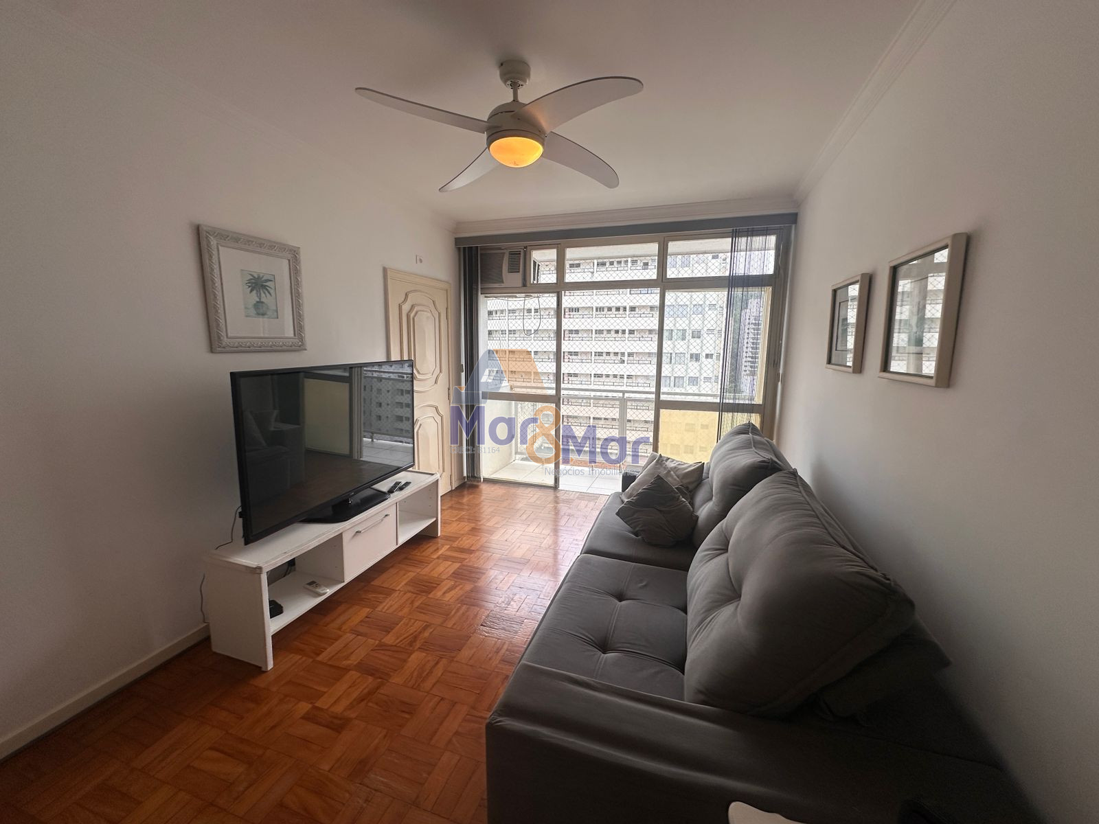 Apartamento na Praia das Pitangueiras, Guarujá - SP