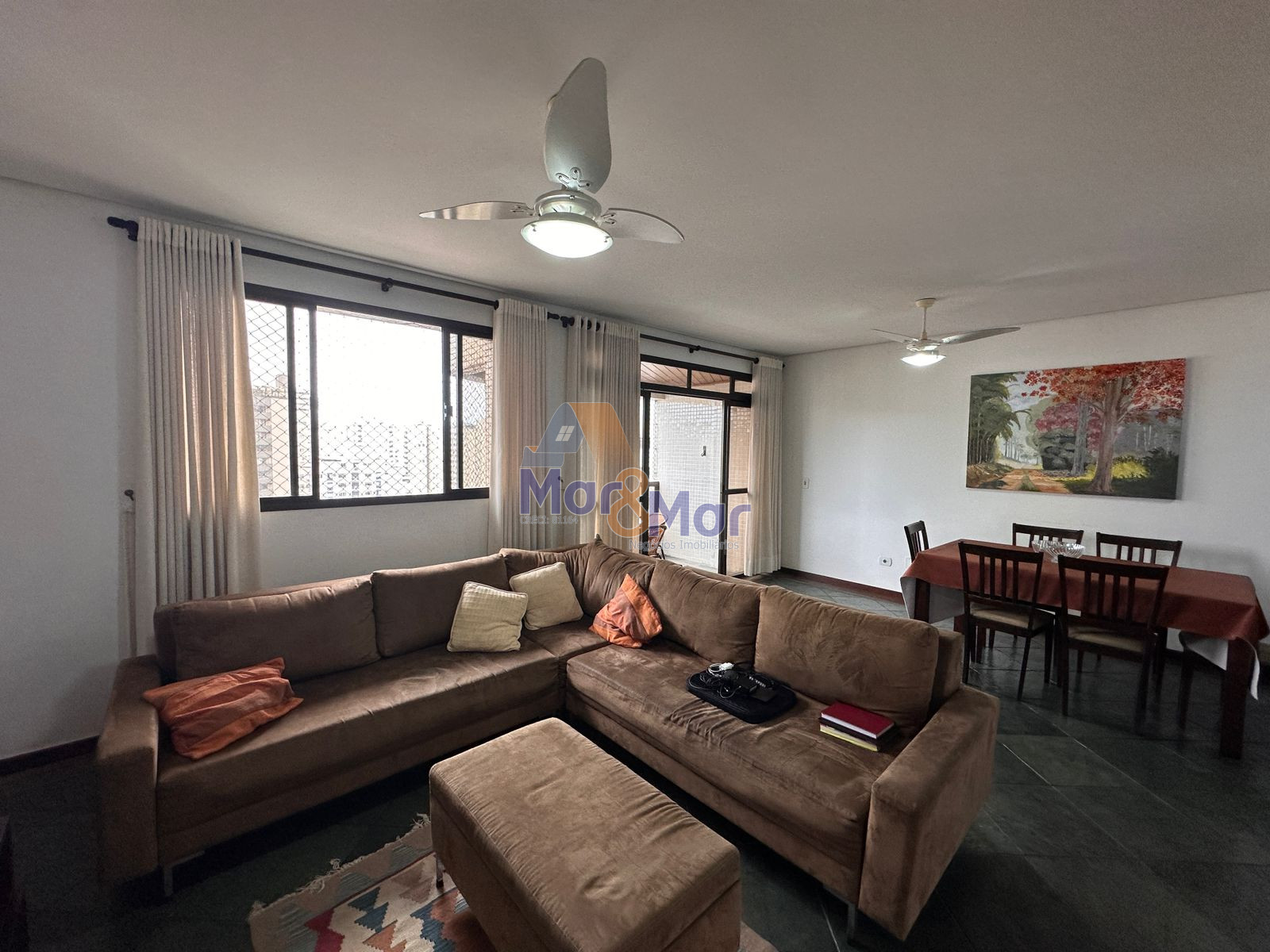 Apartamento na Praia das Pitangueiras, Guarujá - SP