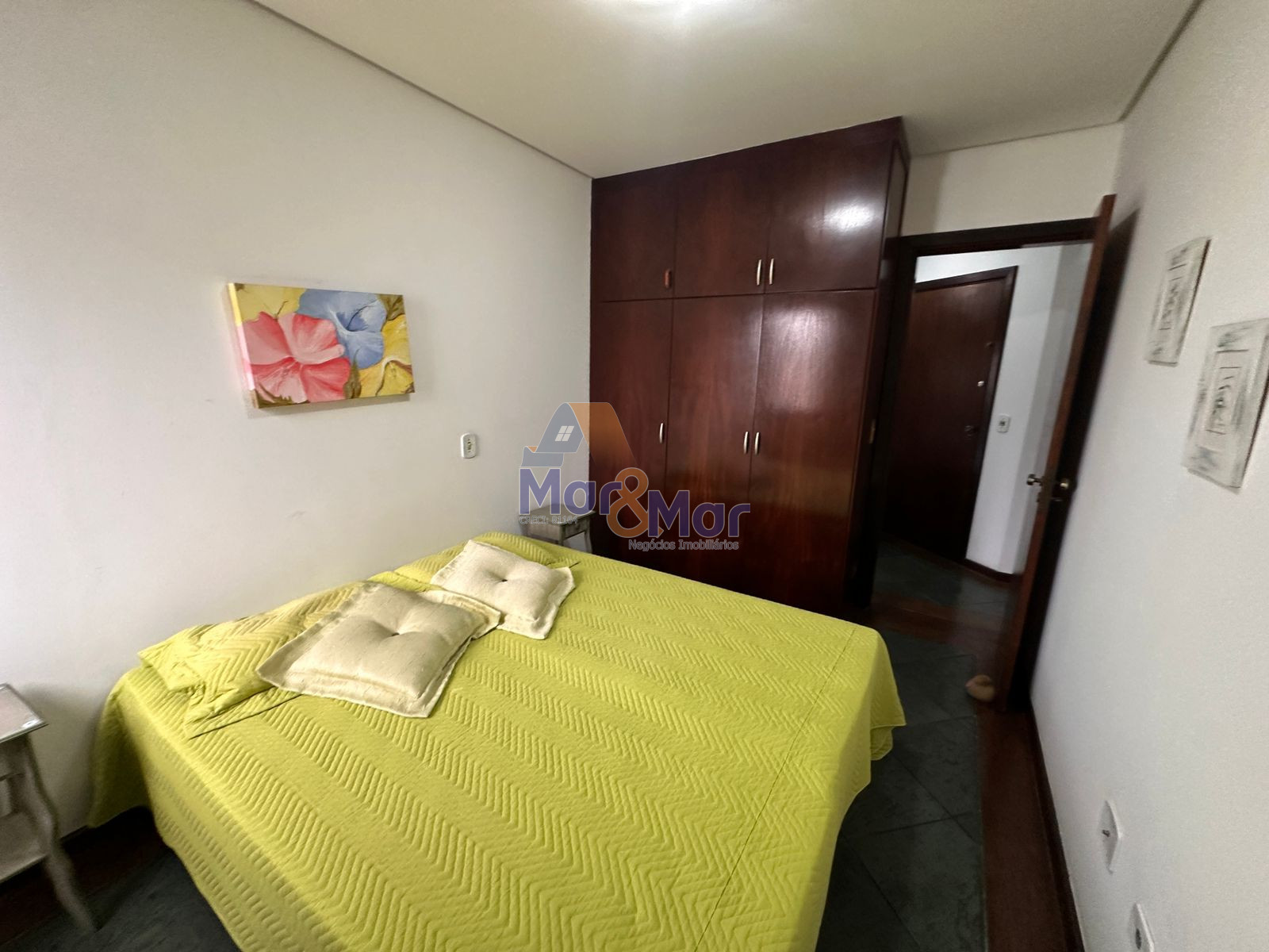 Apartamento na Praia das Pitangueiras, Guarujá - SP