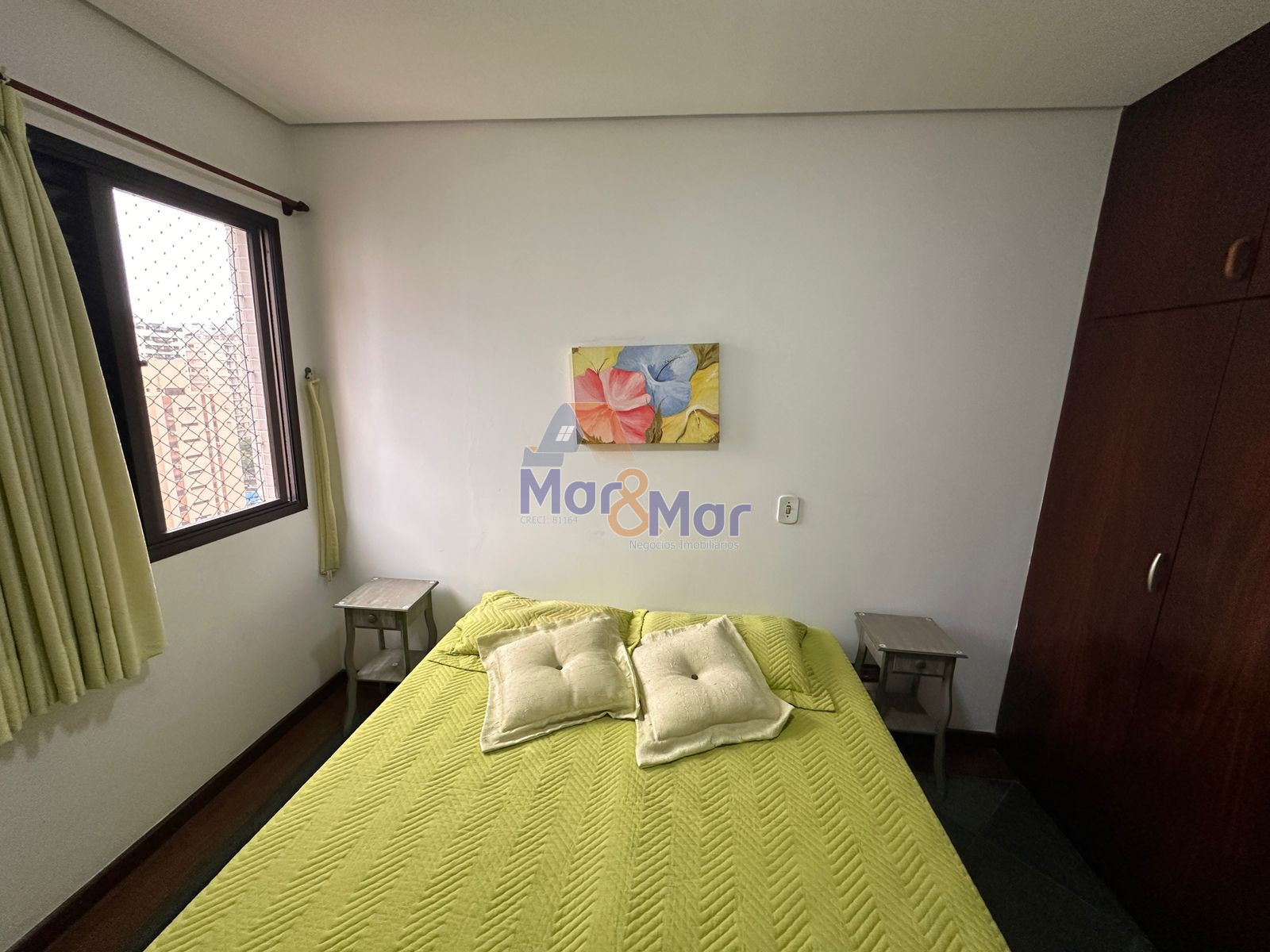 Apartamento na Praia das Pitangueiras, Guarujá - SP