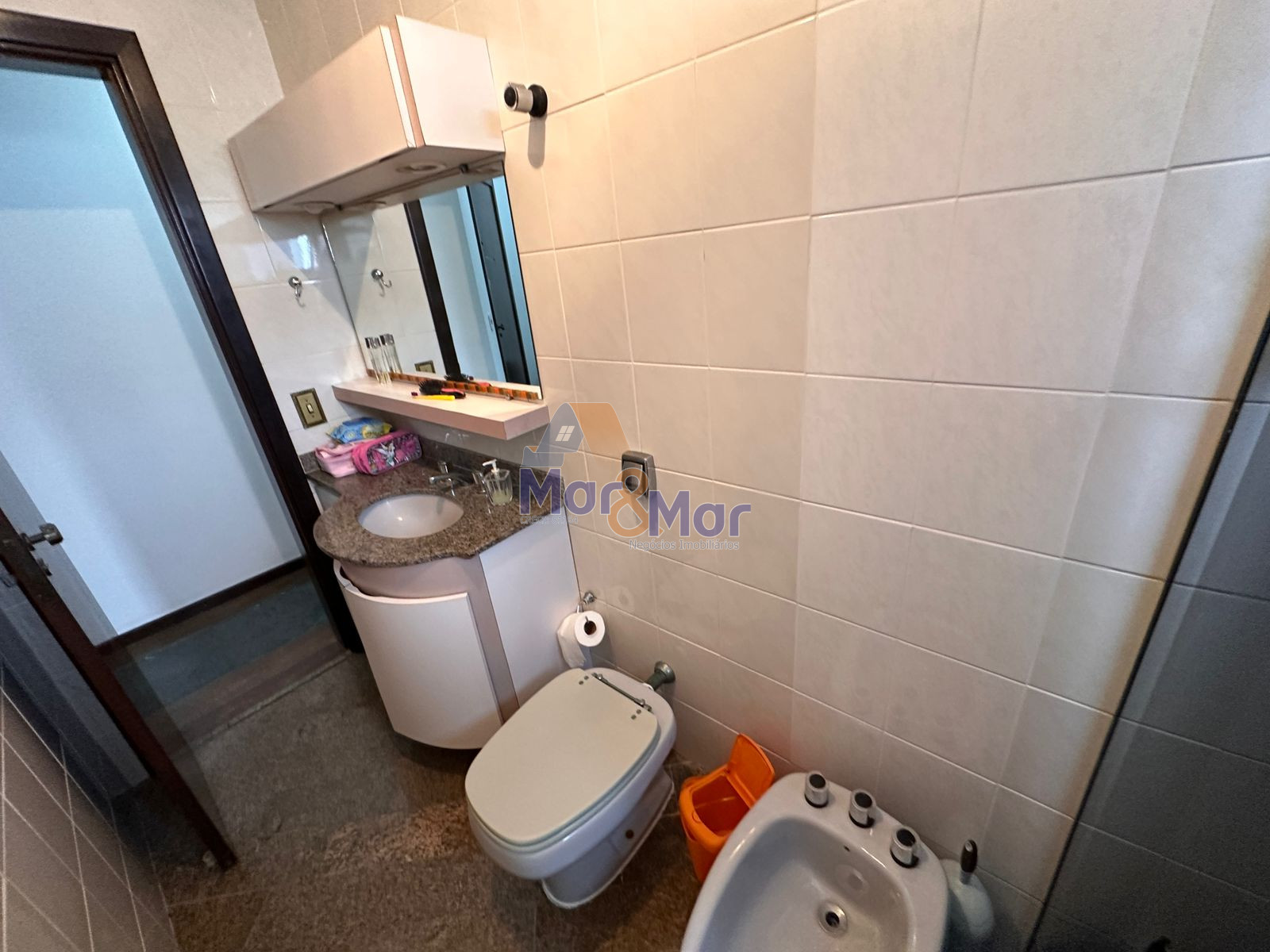Apartamento na Praia das Pitangueiras, Guarujá - SP