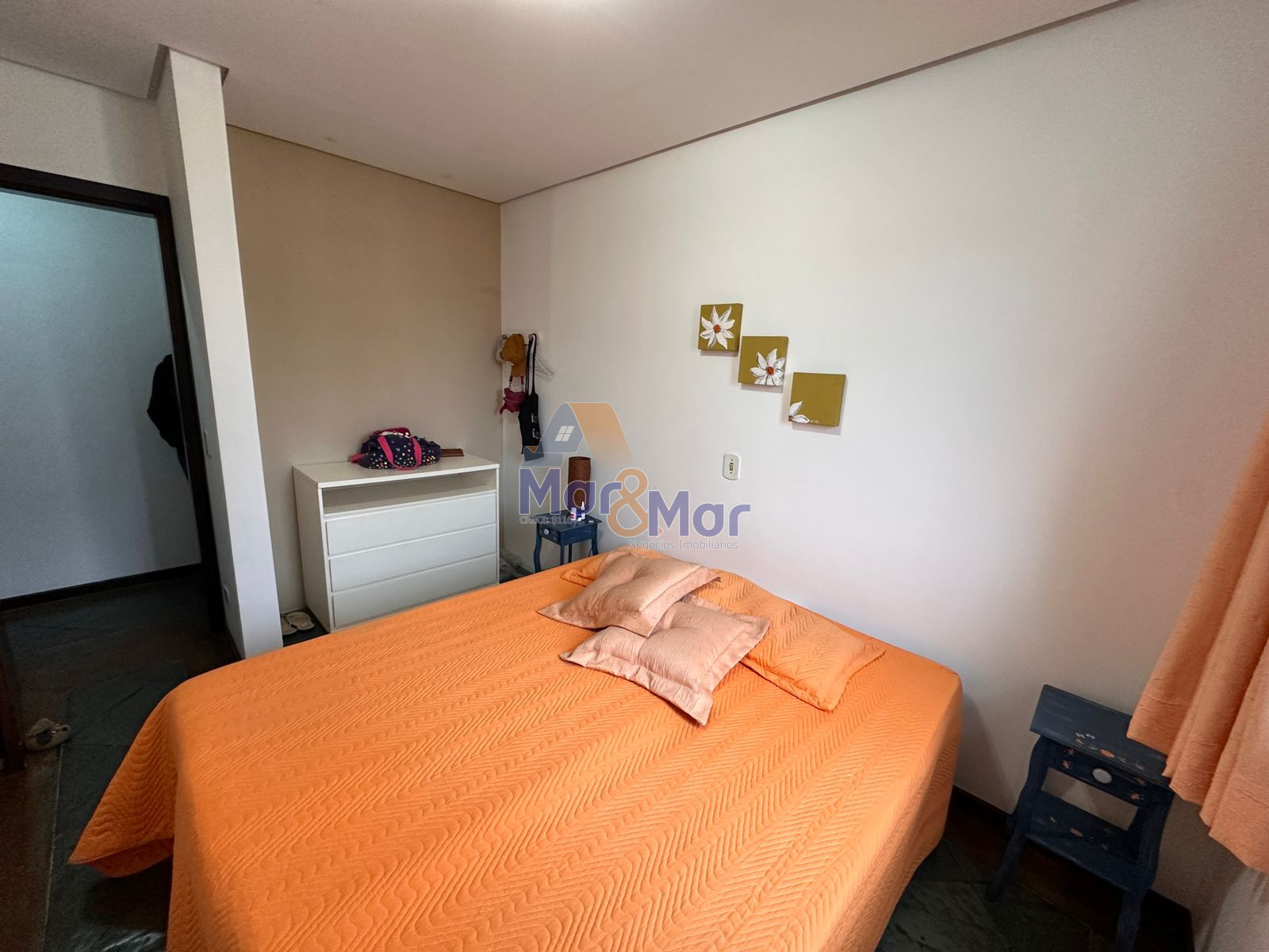 Apartamento na Praia das Pitangueiras, Guarujá - SP