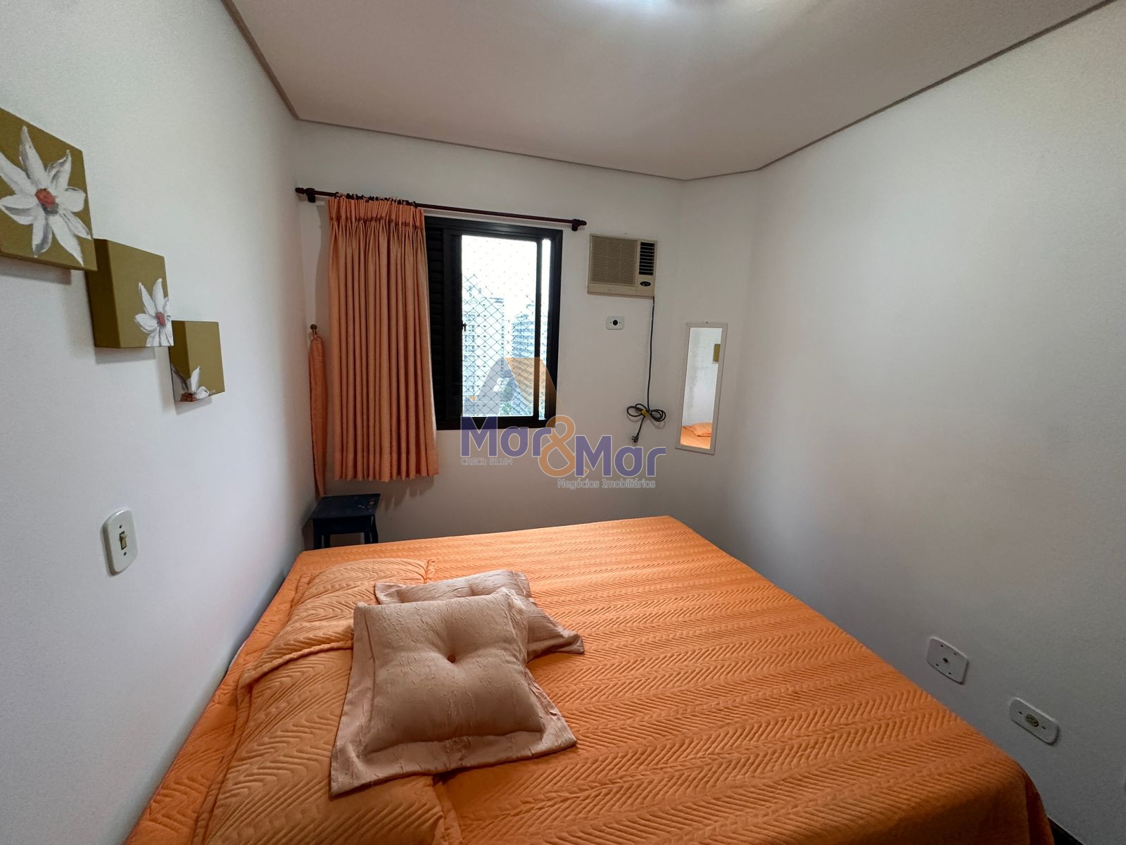 Apartamento na Praia das Pitangueiras, Guarujá - SP