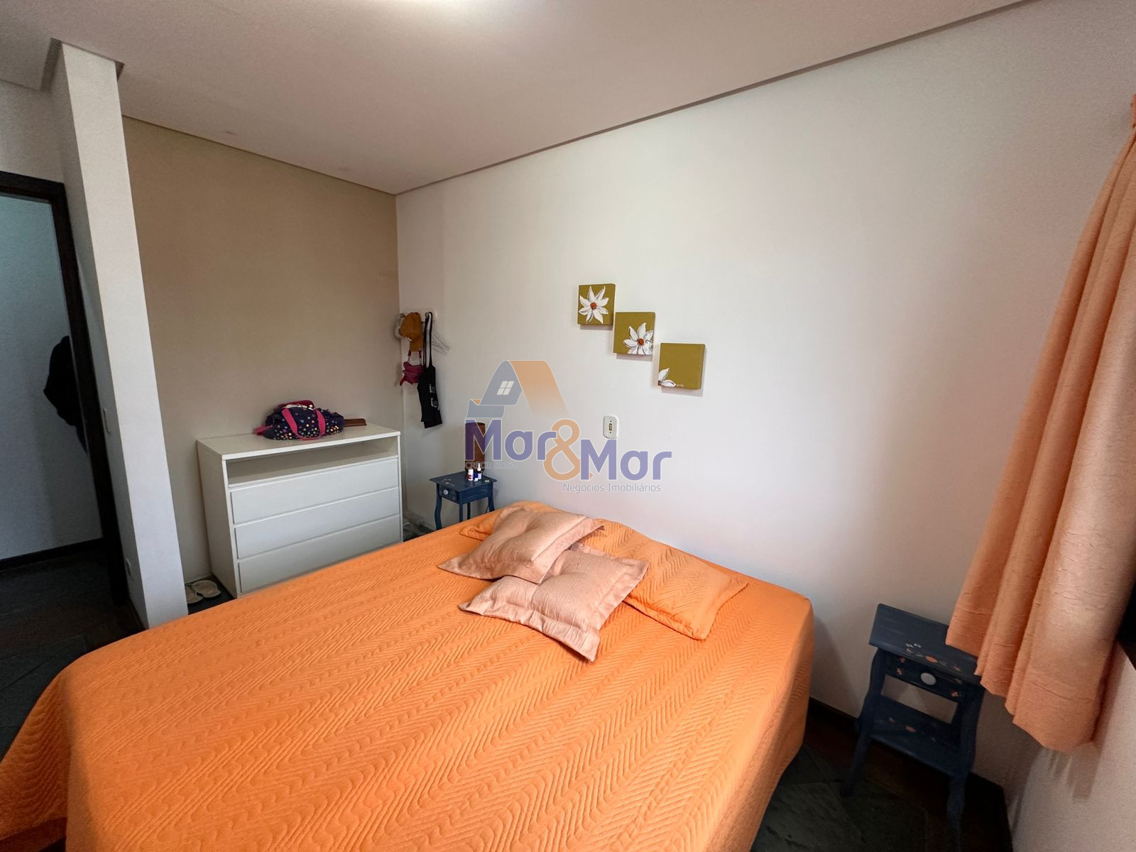Apartamento na Praia das Pitangueiras, Guarujá - SP