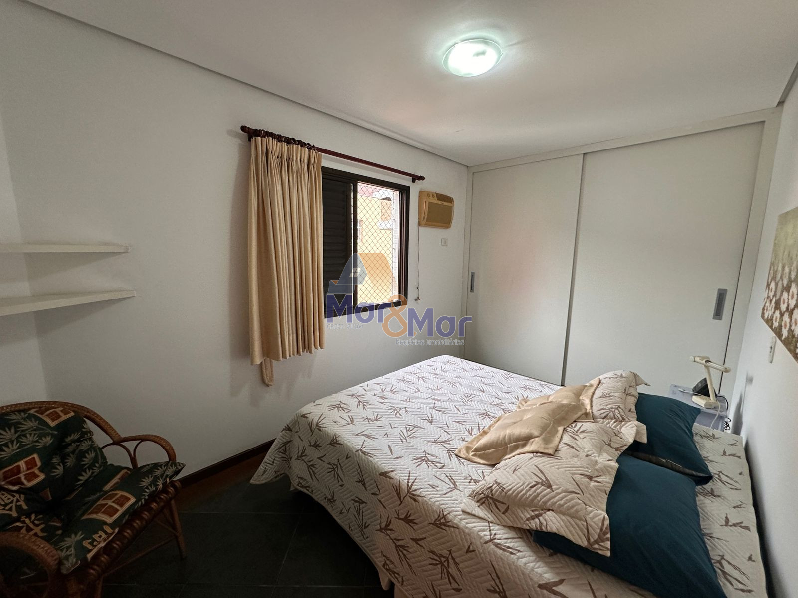 Apartamento na Praia das Pitangueiras, Guarujá - SP