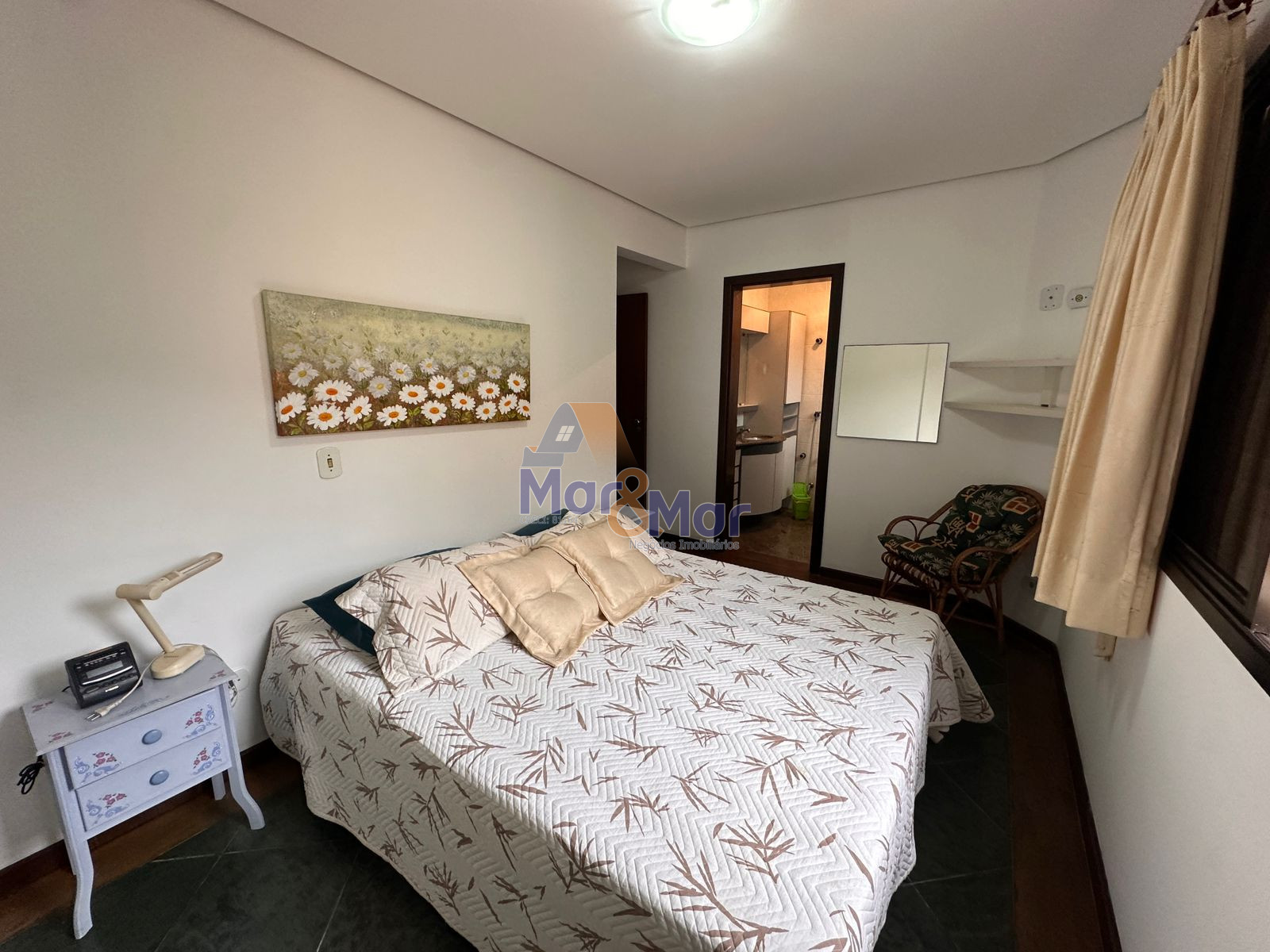 Apartamento na Praia das Pitangueiras, Guarujá - SP