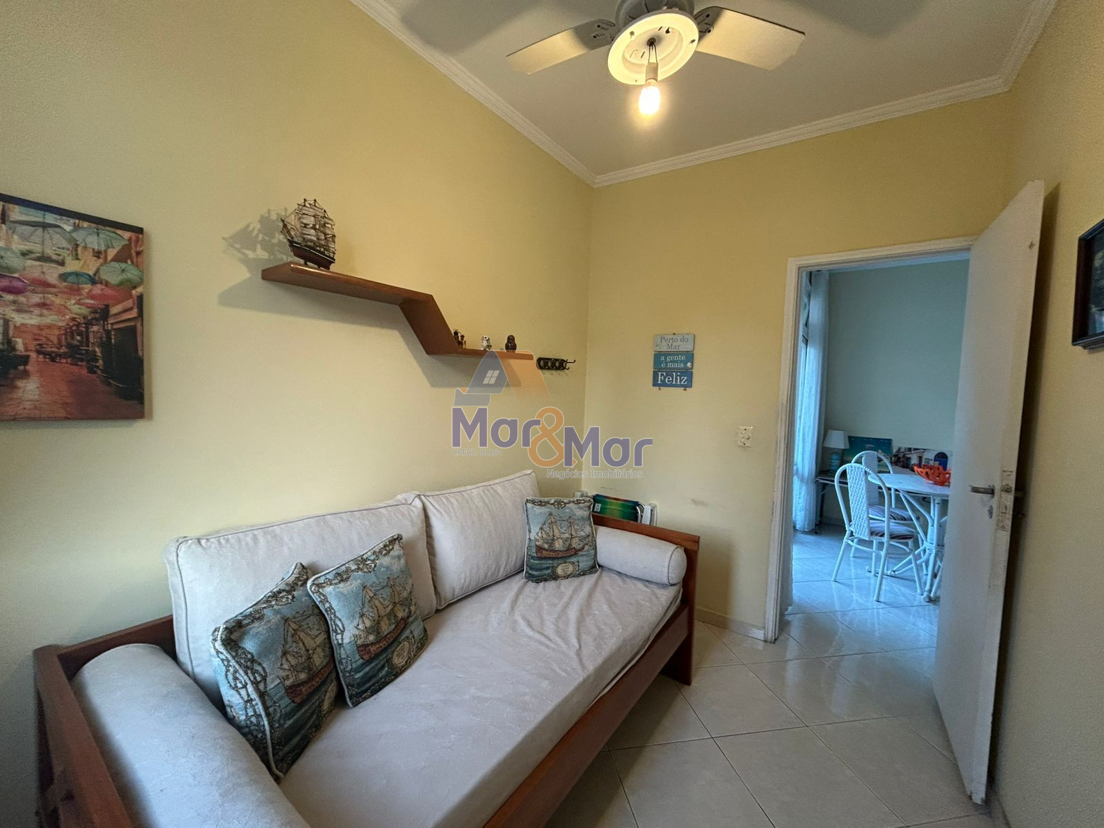 Apartamento na Praia das Pitangueiras, Guarujá - SP