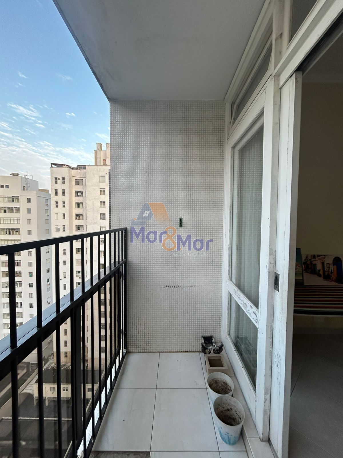 Apartamento na Praia das Pitangueiras, Guarujá - SP