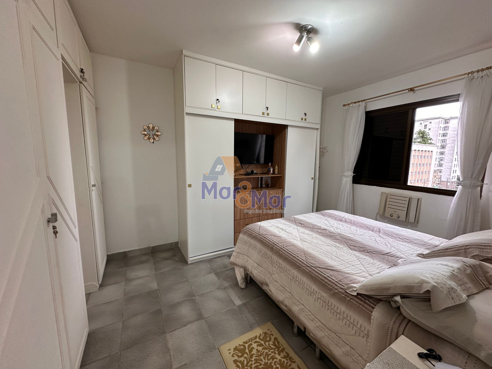 Apartamento na Praia das Pitangueiras, Guarujá - SP