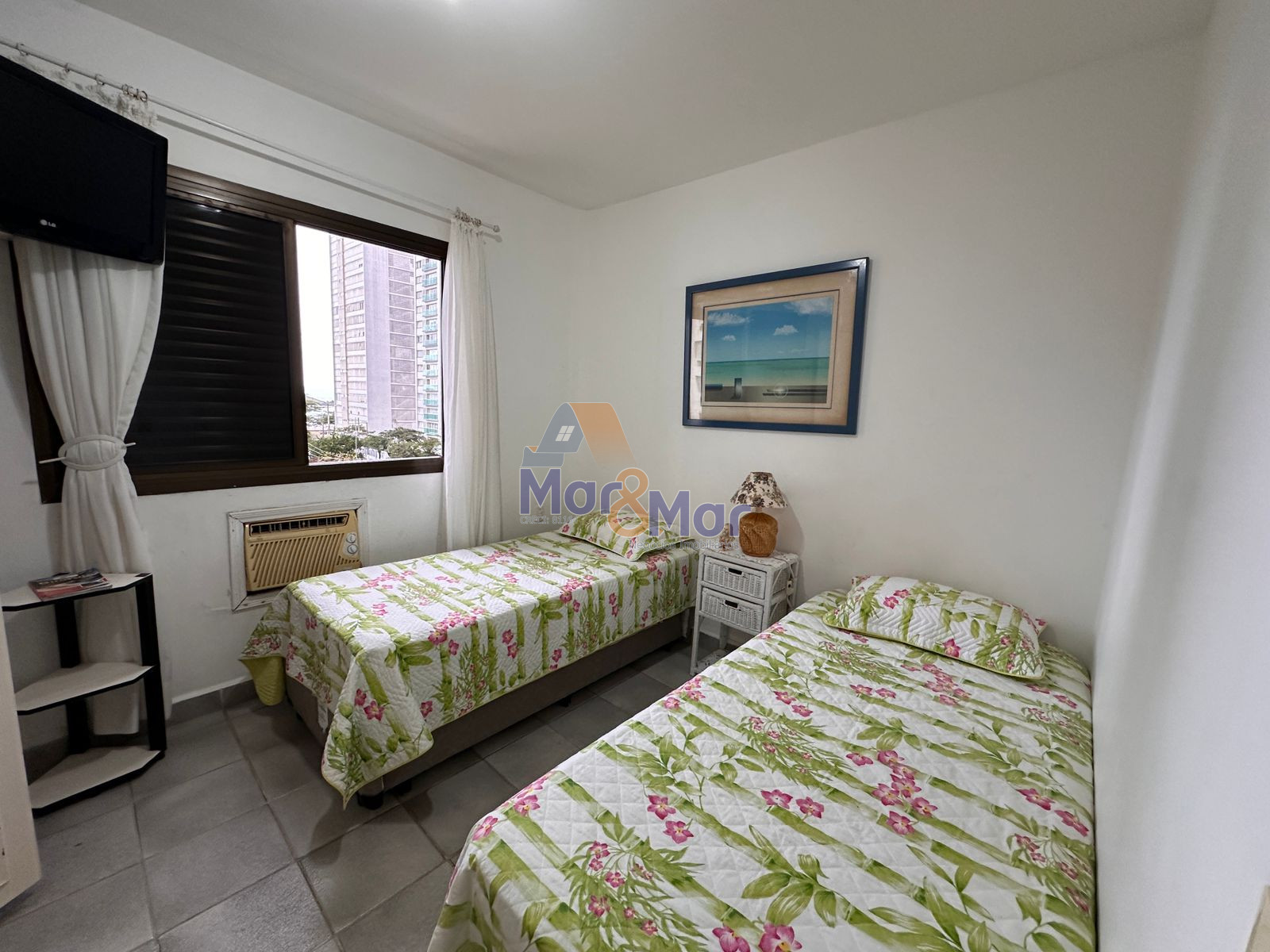 Apartamento na Praia das Pitangueiras, Guarujá - SP