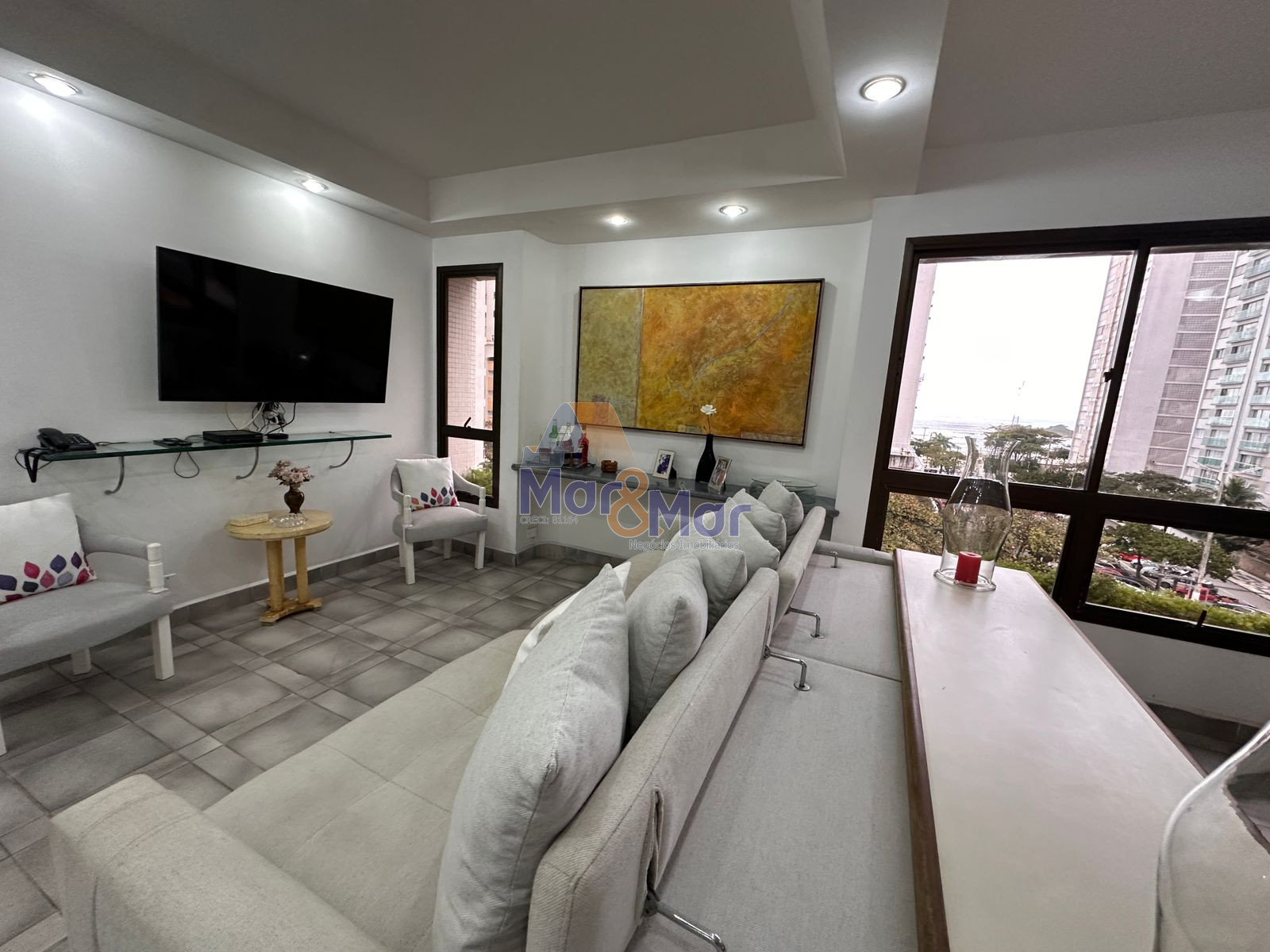 Apartamento na Praia das Pitangueiras, Guarujá - SP