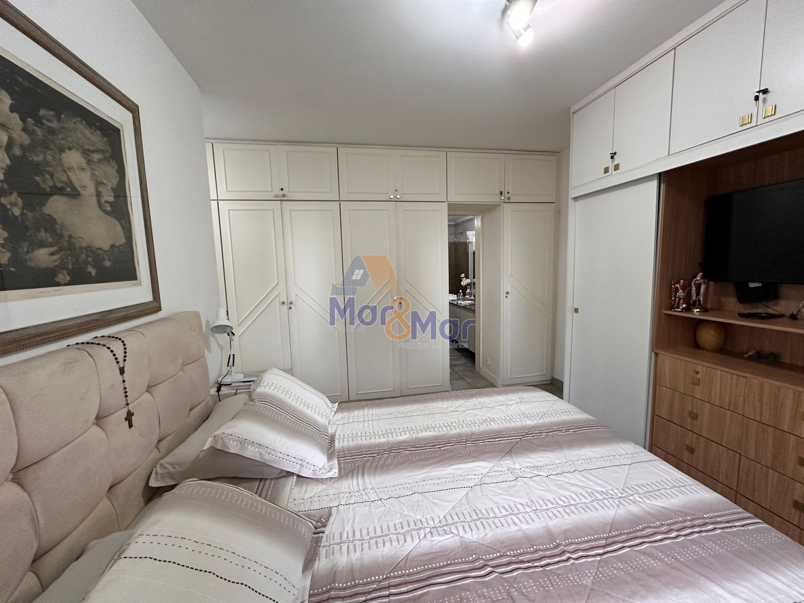 Apartamento na Praia das Pitangueiras, Guarujá - SP
