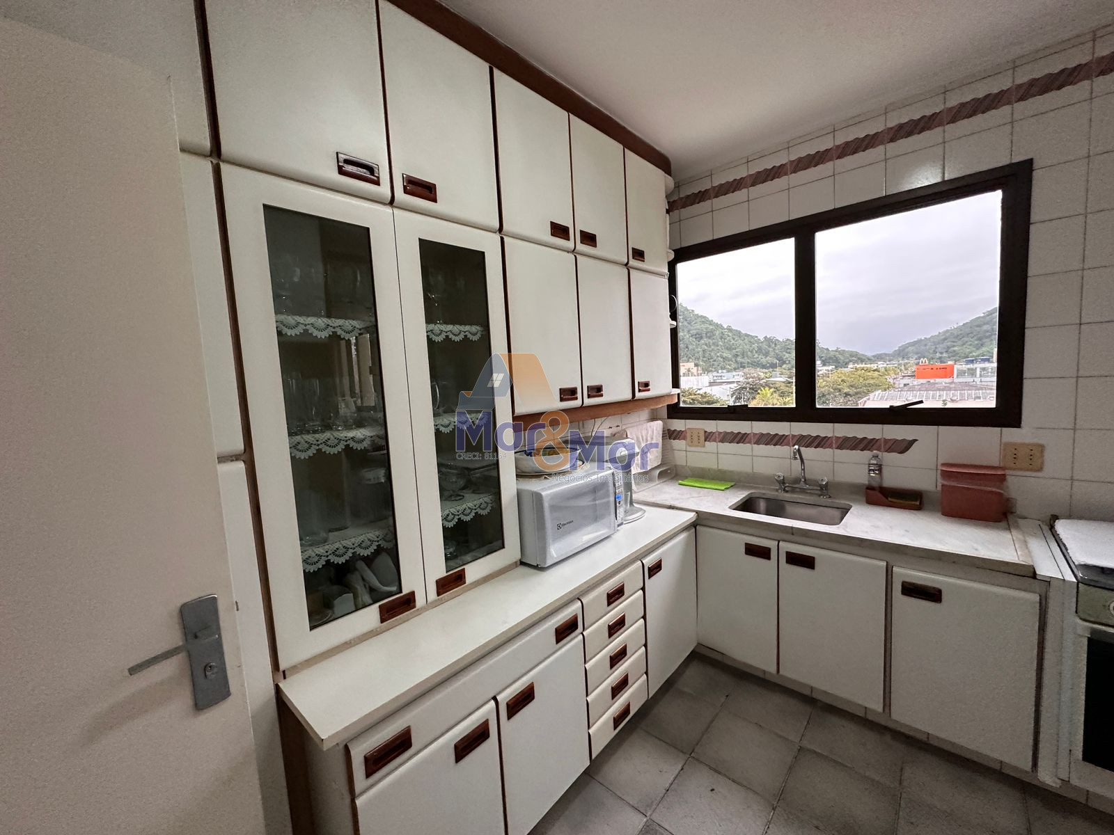 Apartamento na Praia das Pitangueiras, Guarujá - SP