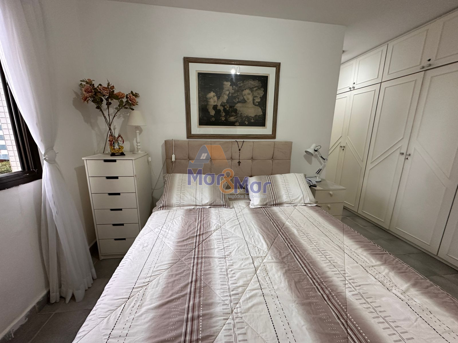 Apartamento na Praia das Pitangueiras, Guarujá - SP