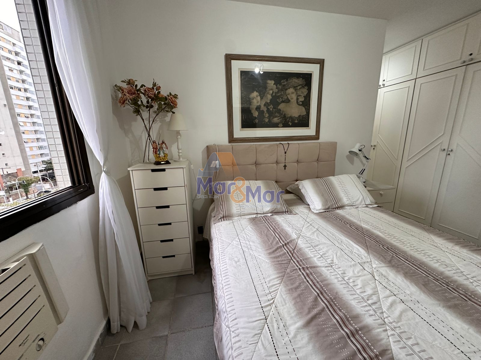 Apartamento na Praia das Pitangueiras, Guarujá - SP