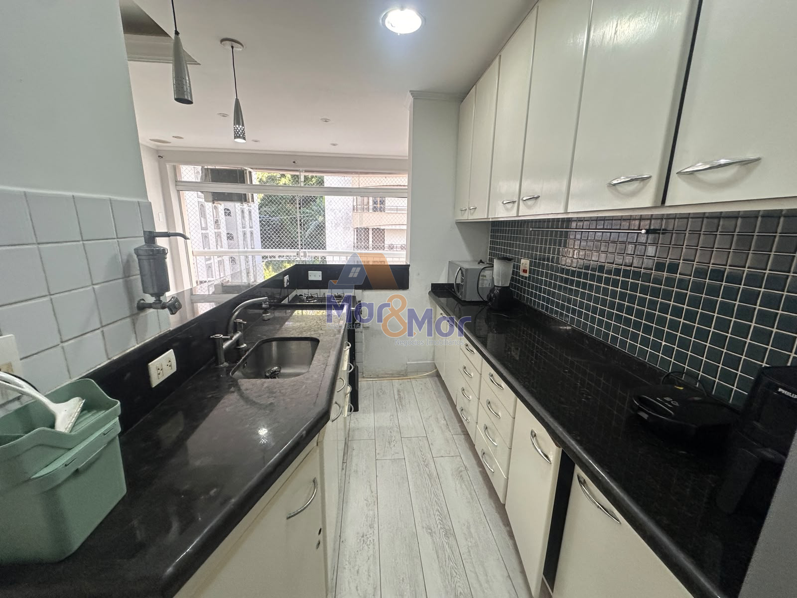 Apartamento na Praia das Pitangueiras, Guarujá - SP