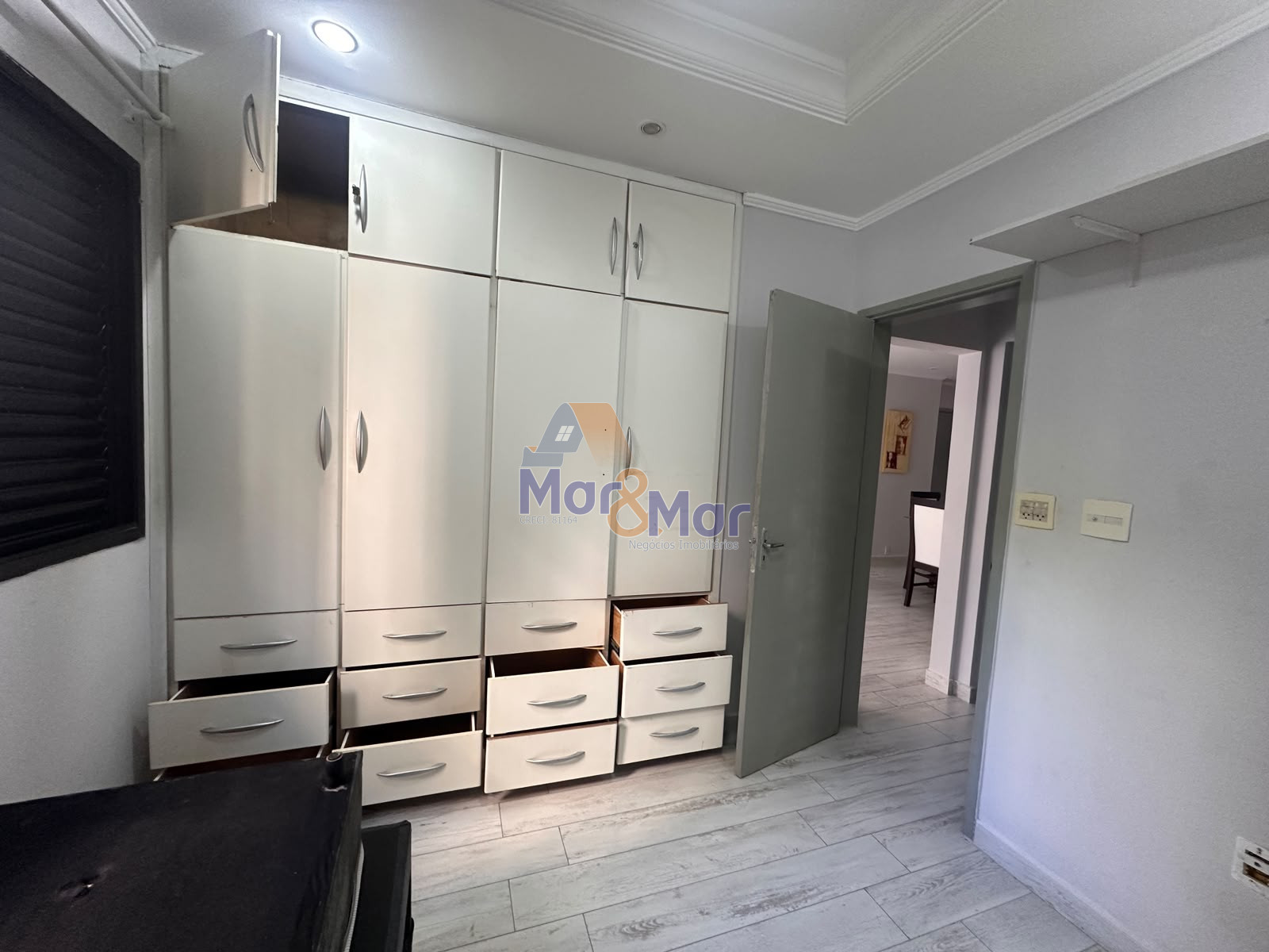 Apartamento na Praia das Pitangueiras, Guarujá - SP