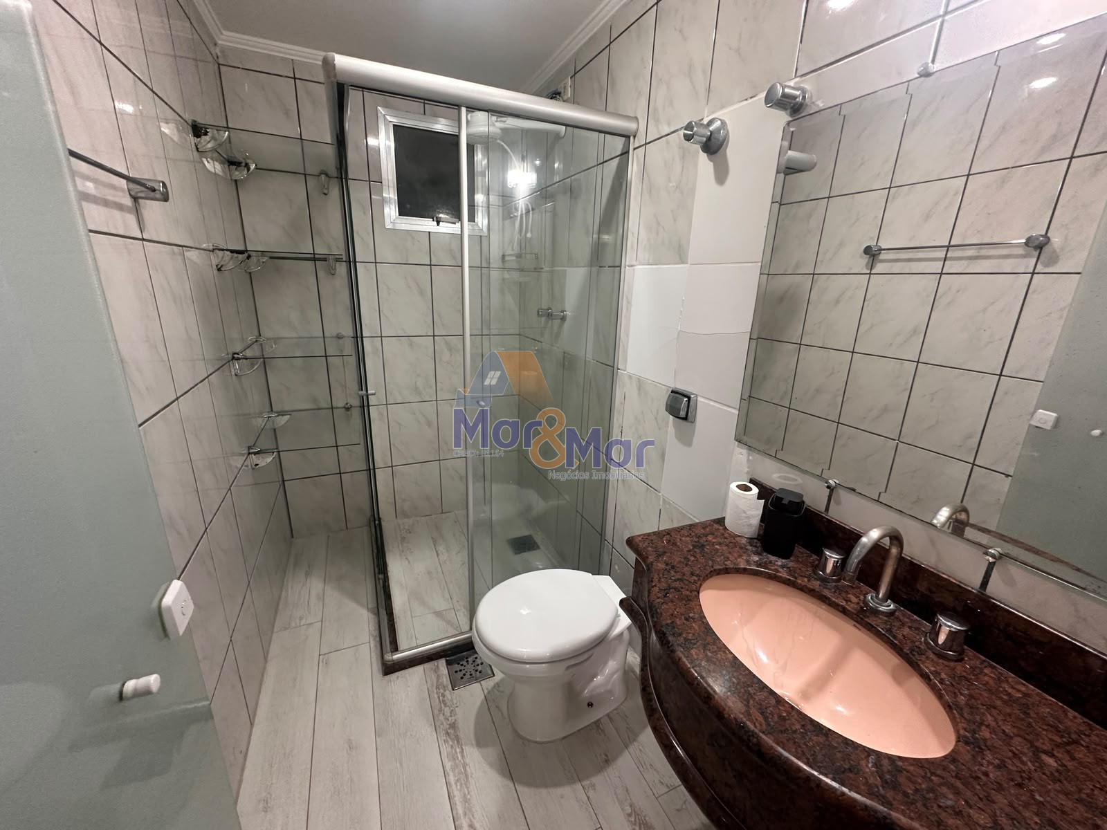 Apartamento na Praia das Pitangueiras, Guarujá - SP