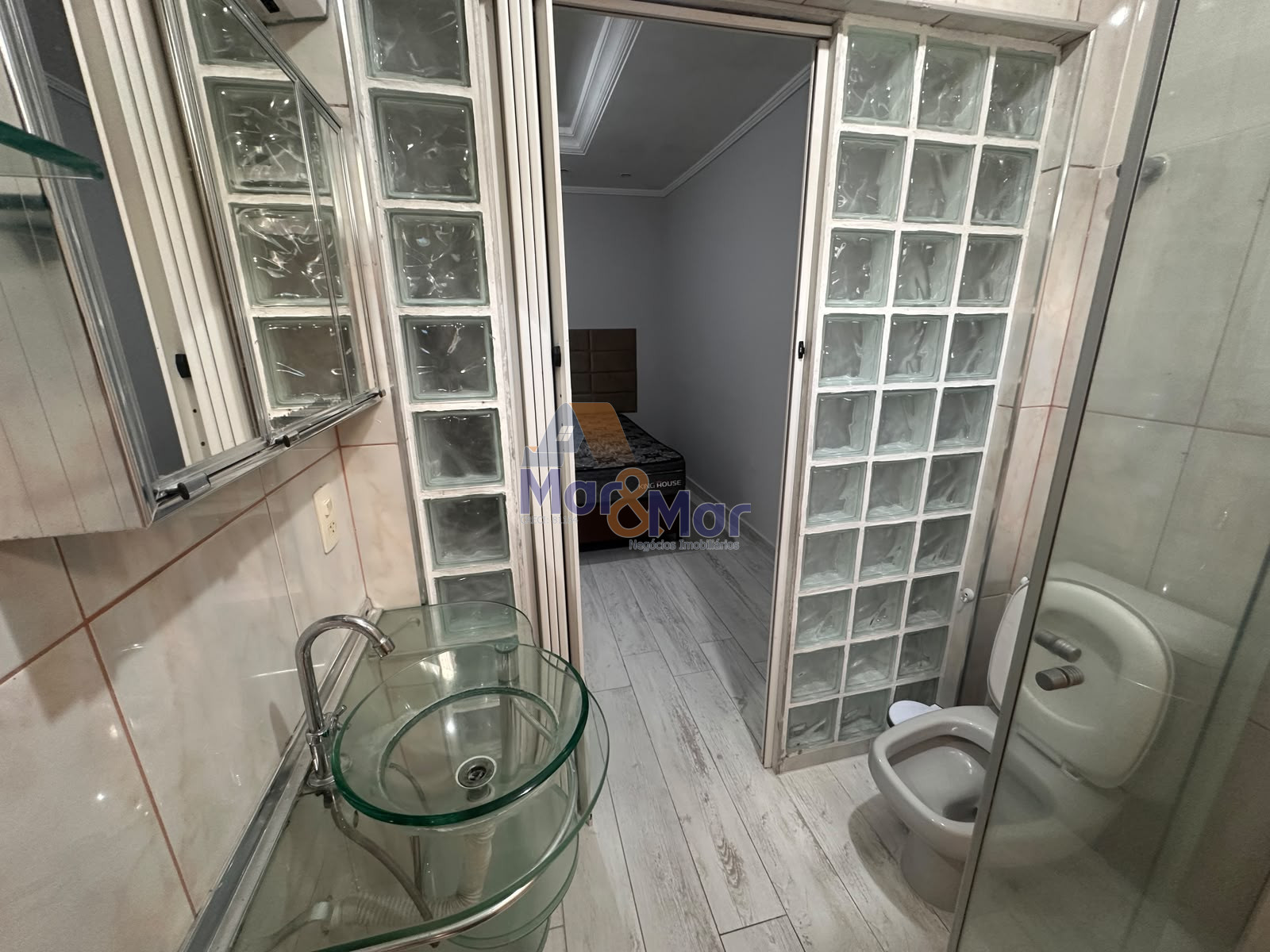 Apartamento na Praia das Pitangueiras, Guarujá - SP