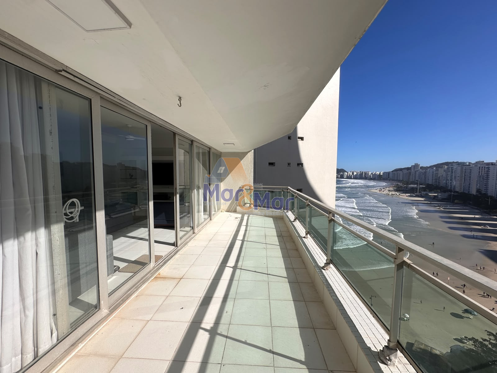 Apartamento Frente ao Mar nas Pitangueiras, Guarujá - SP