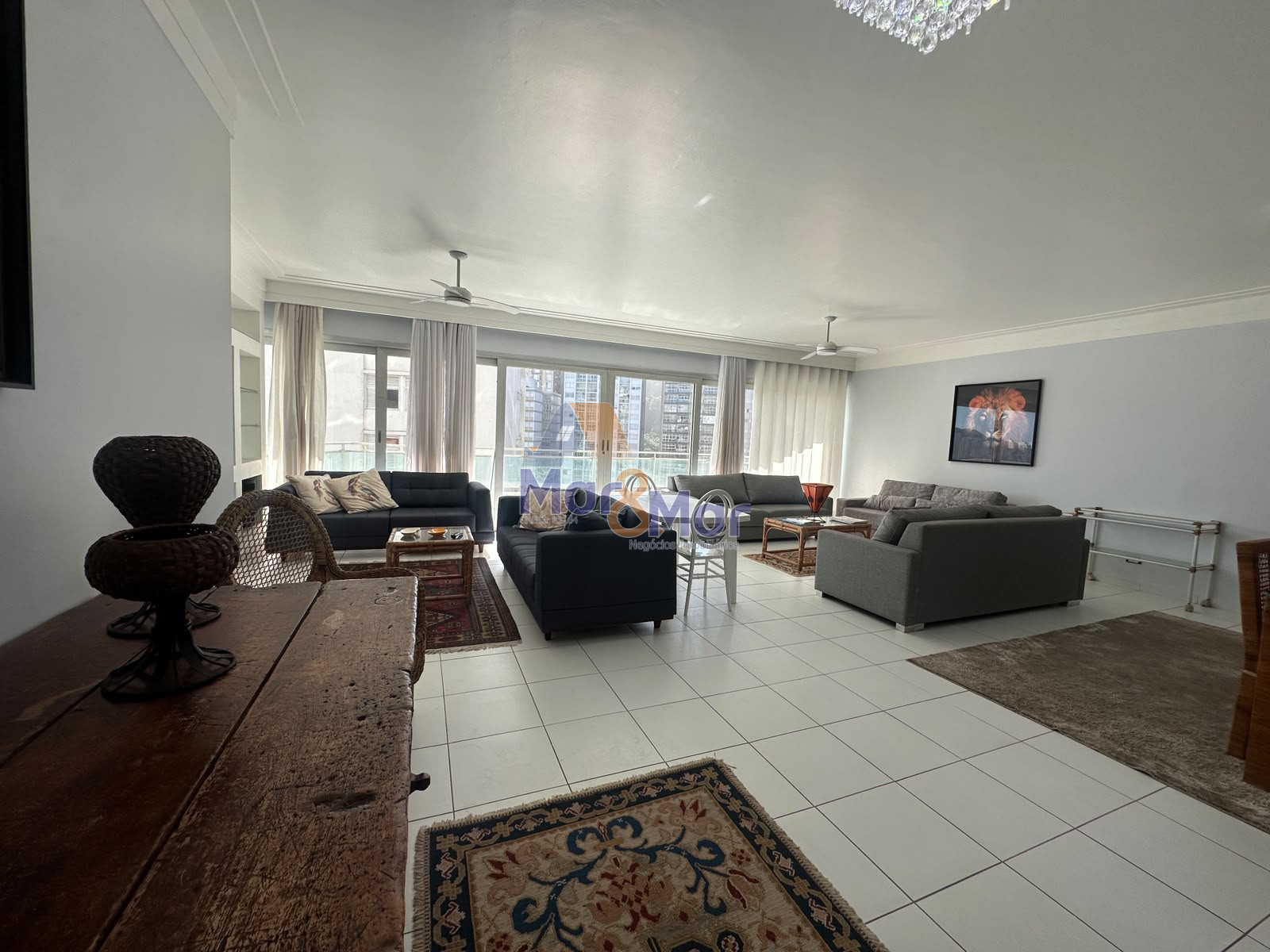 Apartamento Frente ao Mar nas Pitangueiras, Guarujá - SP