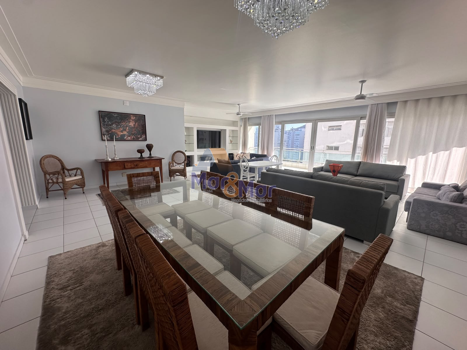 Apartamento Frente ao Mar nas Pitangueiras, Guarujá - SP