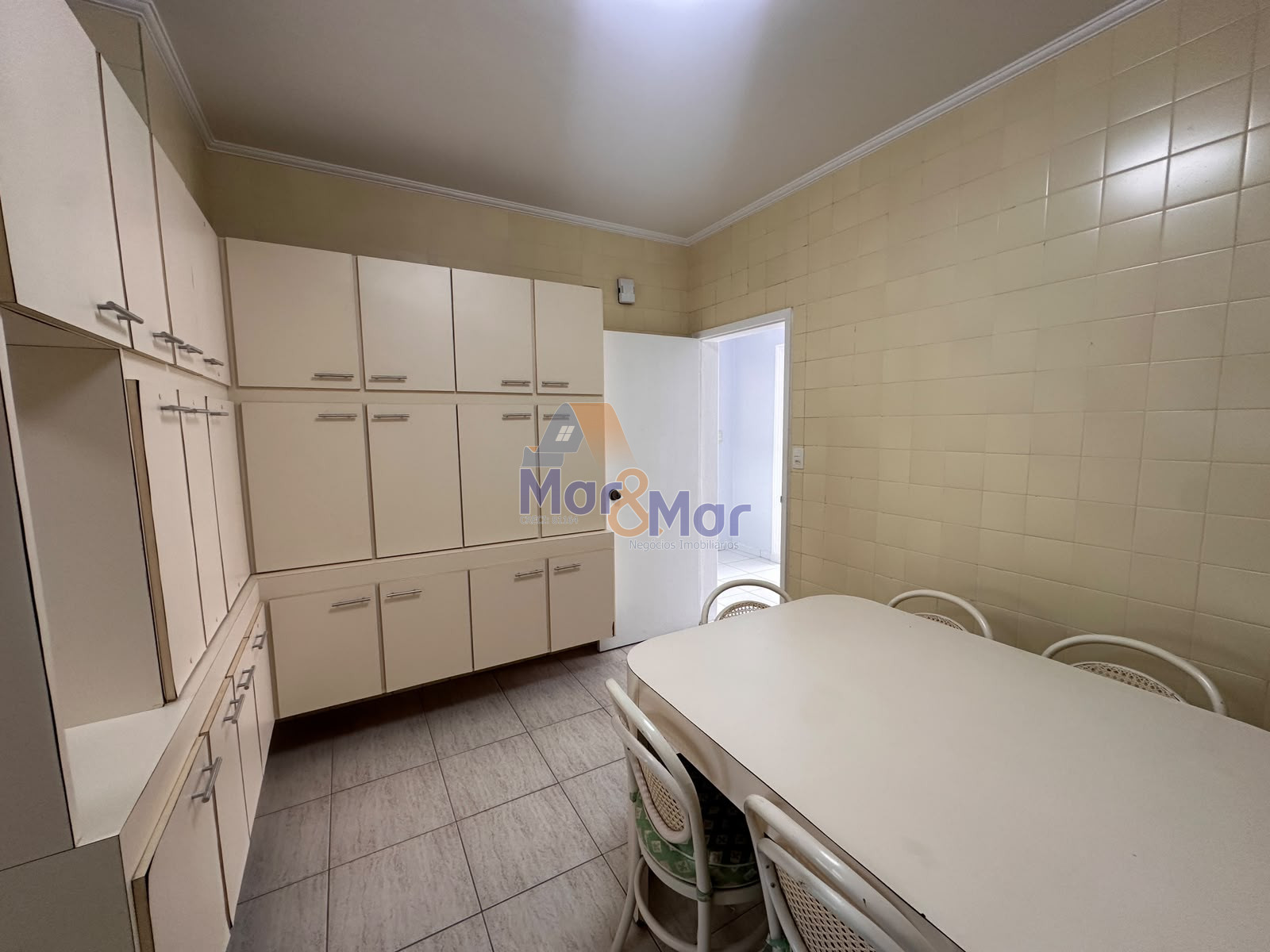 Apartamento Frente ao Mar nas Pitangueiras, Guarujá - SP