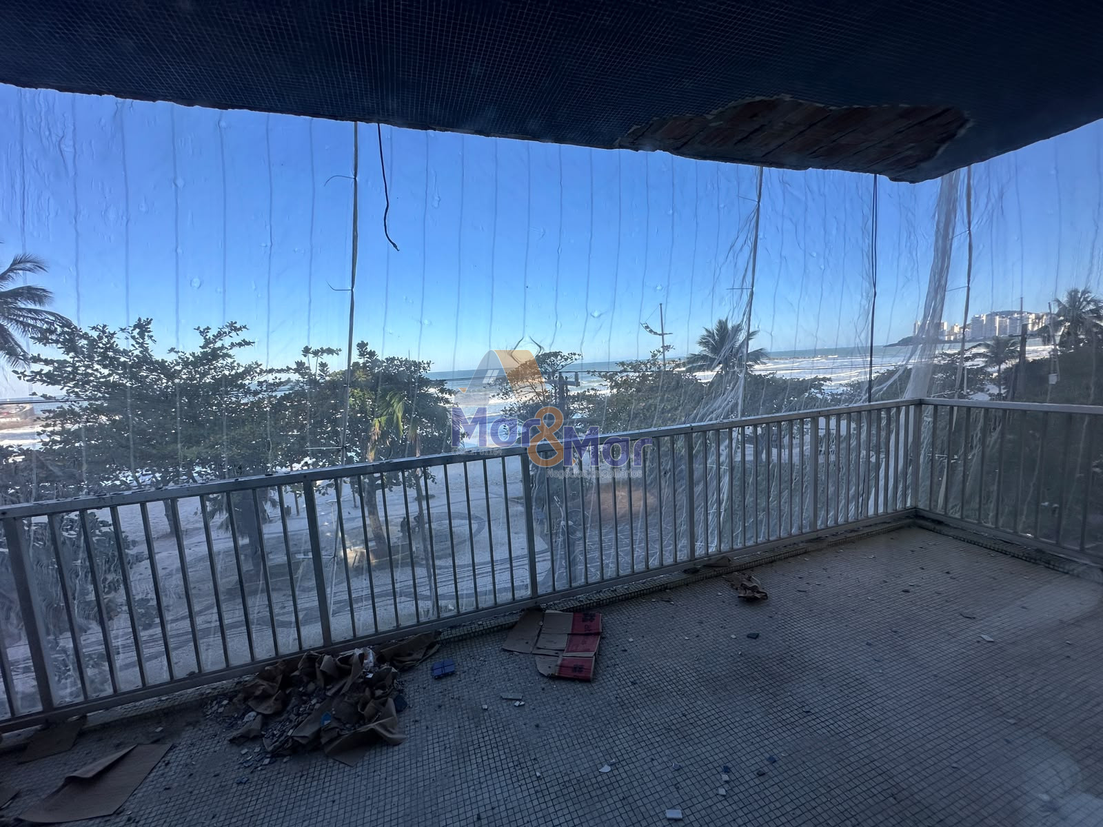 Apartamento Frente ao Mar nas Pitangueiras, Guarujá - SP