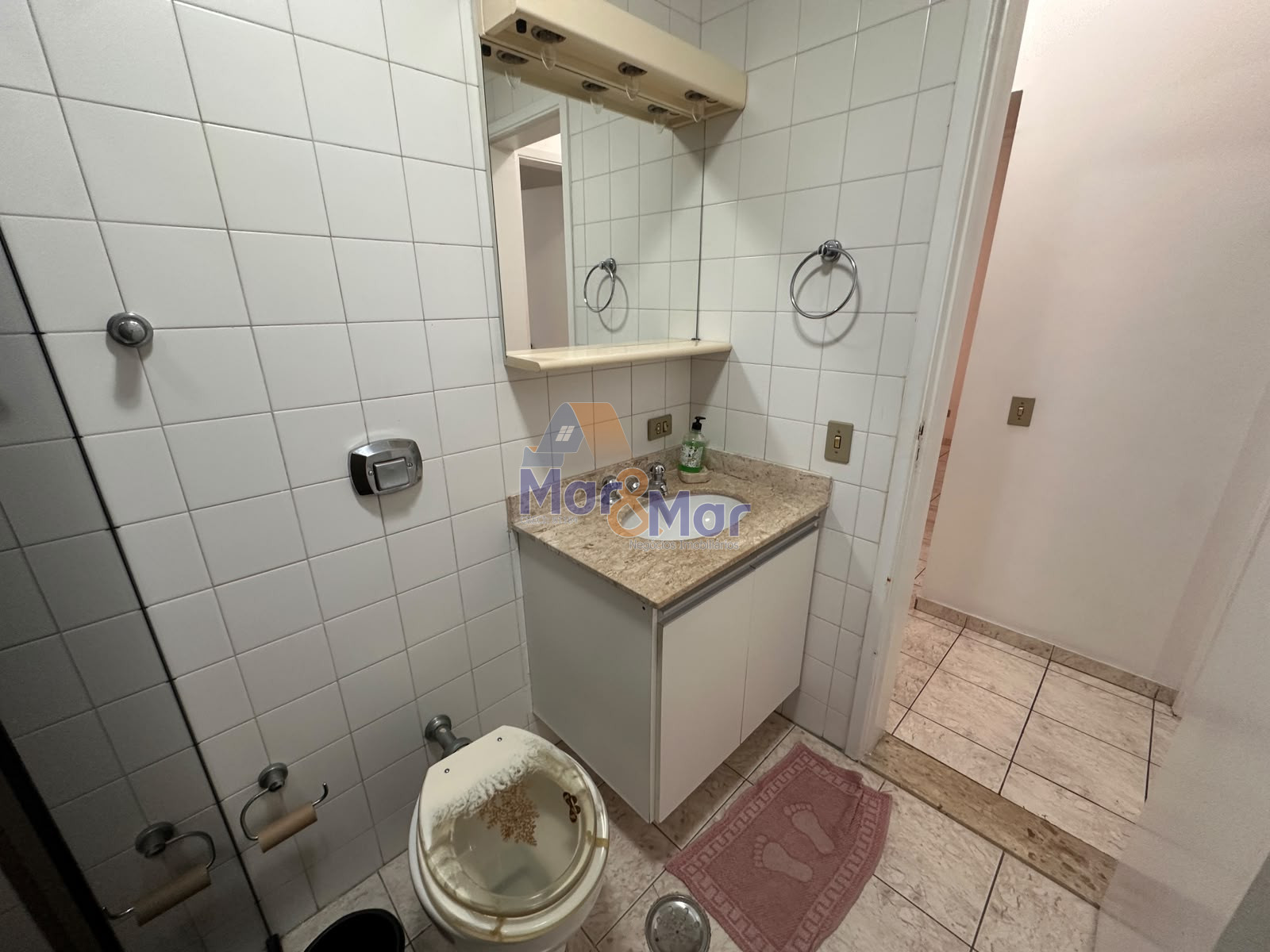 Apartamento na Praia das Pitangueiras, Guarujá - SP